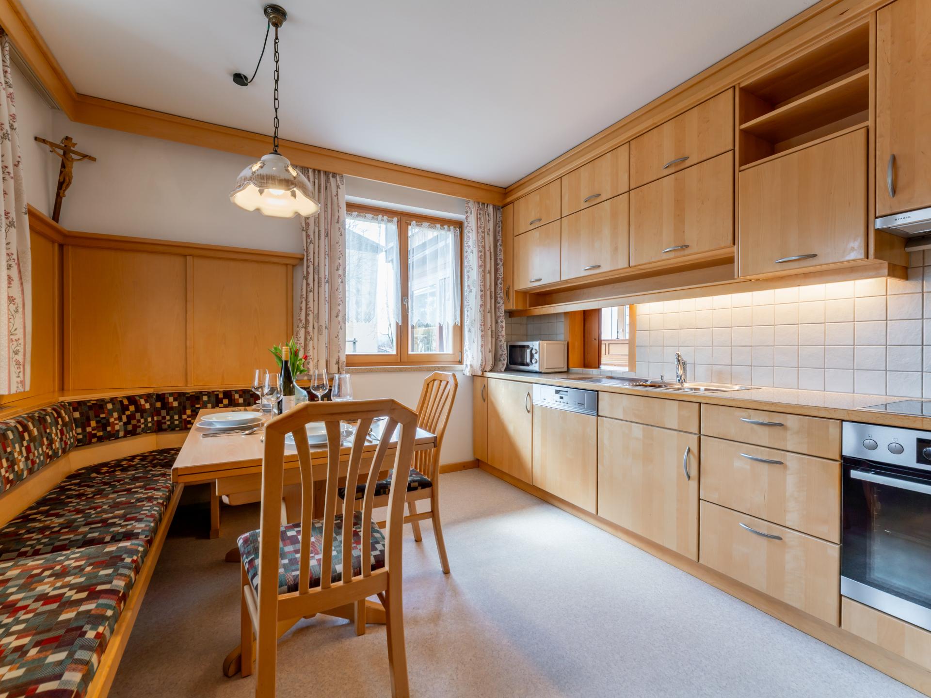 Licht appartement met serre & grote tuin in Saalfelden, vlakbij skilift - foto 8
