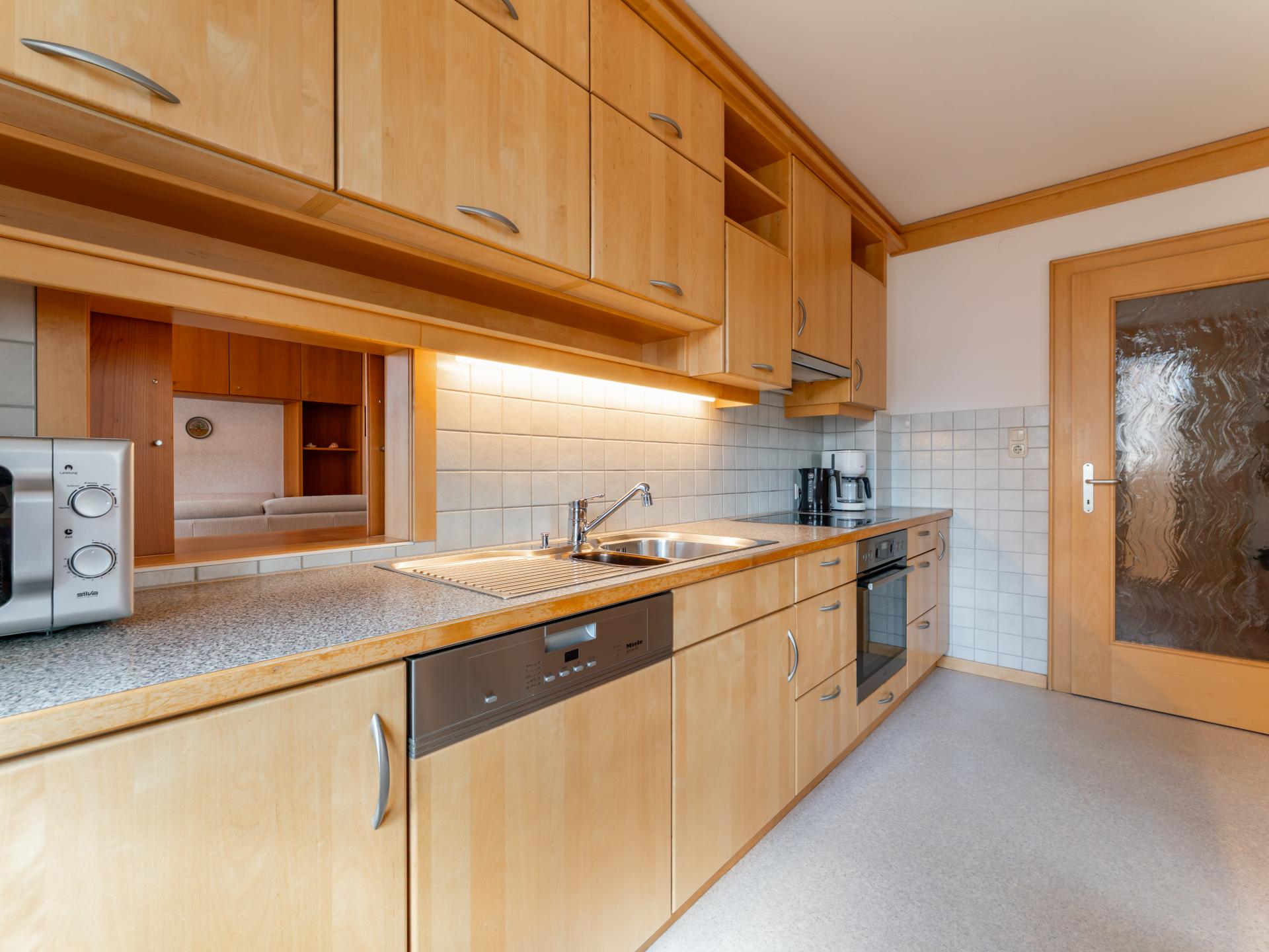 Licht appartement met serre & grote tuin in Saalfelden, vlakbij skilift - foto 23
