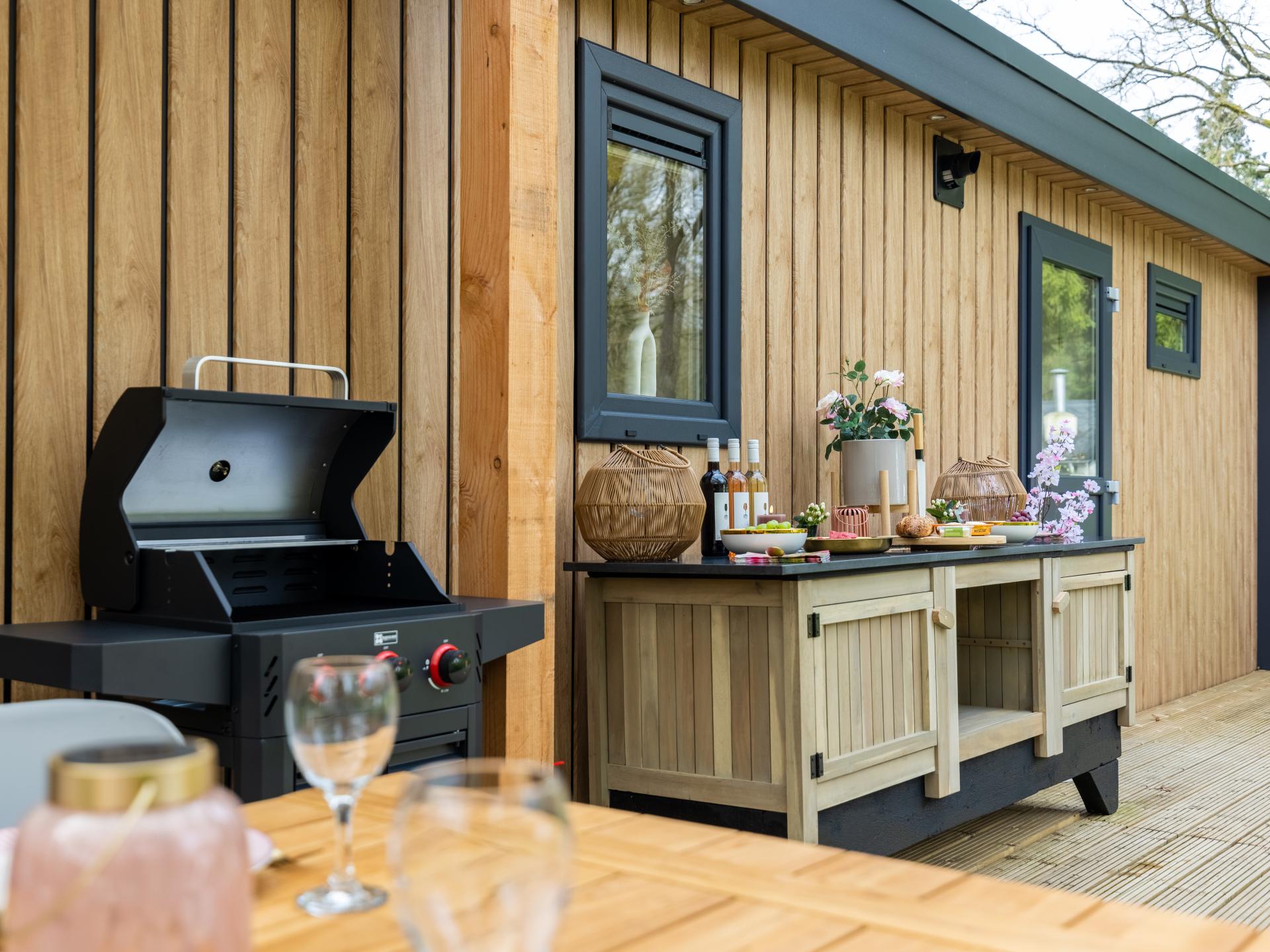 Luxe bosverblijf met overdekt terras en buitenkeuken in Hattemerbroek - foto 2