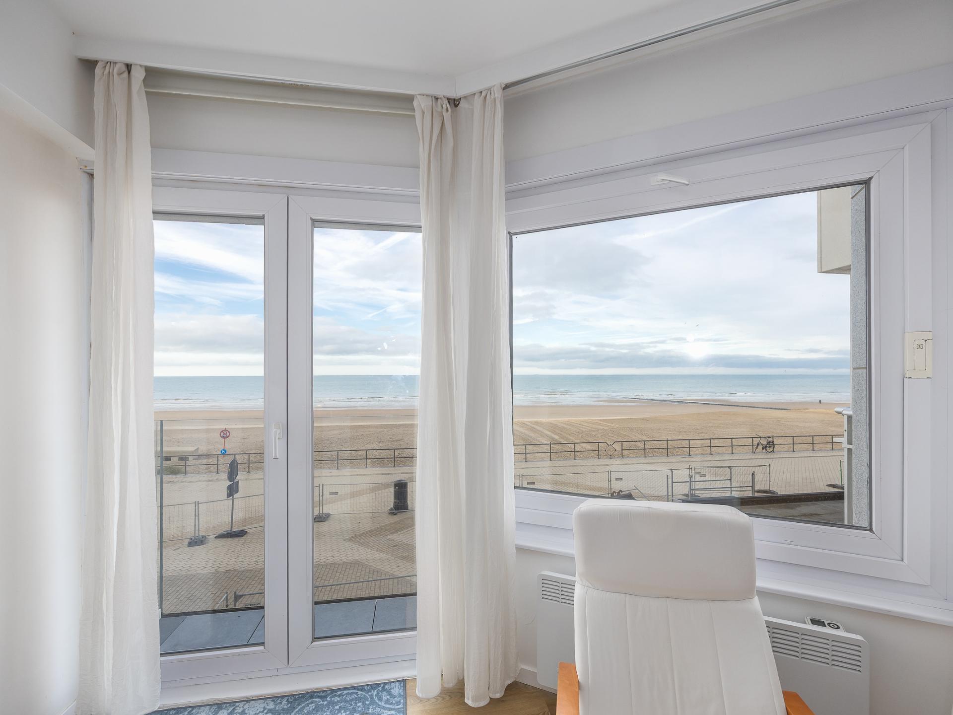 Appartement met frontaal zeezicht op de zeedijk van Middelkerke - foto 3