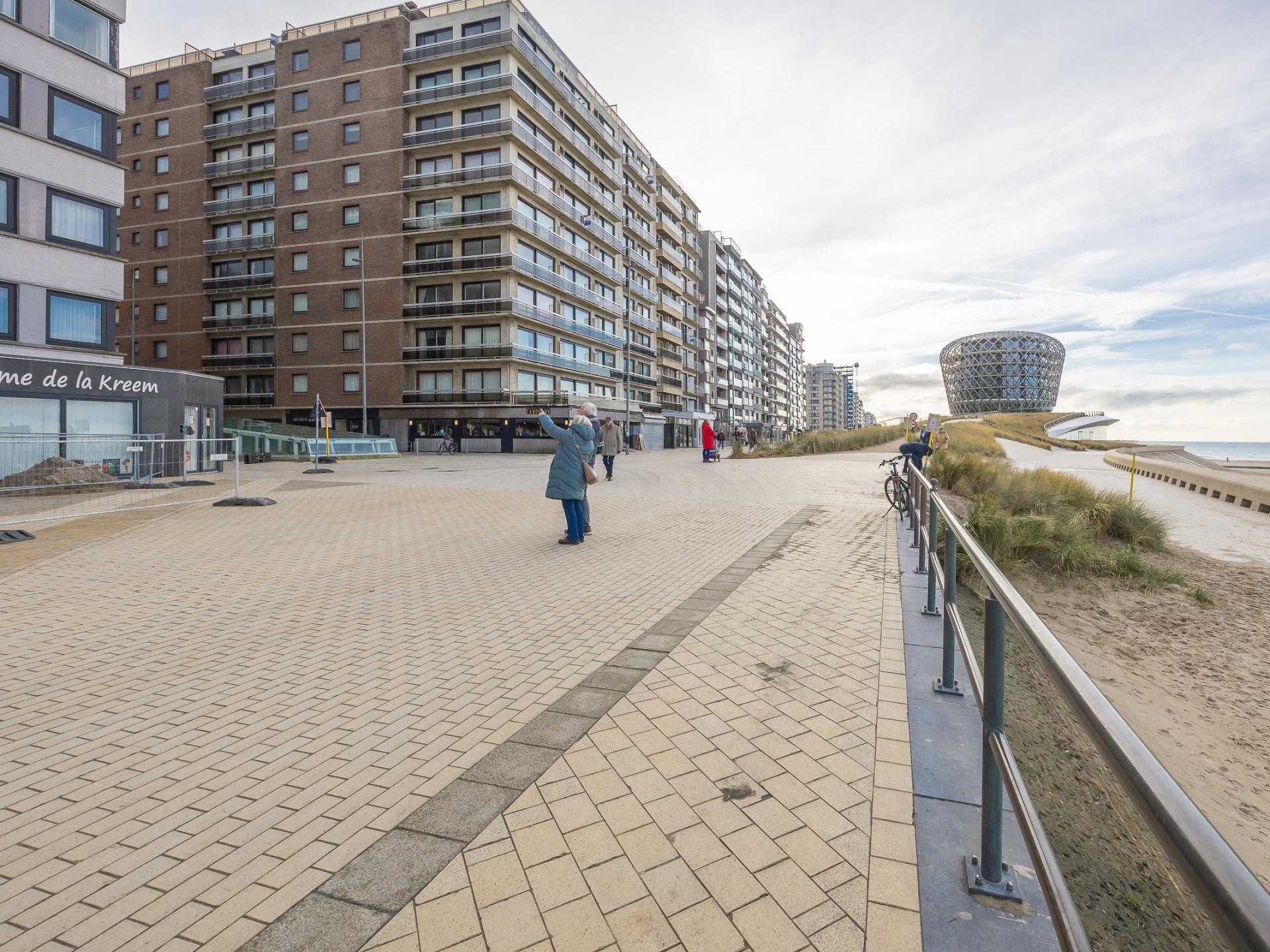 Appartement met frontaal zeezicht op de zeedijk van Middelkerke - foto 17