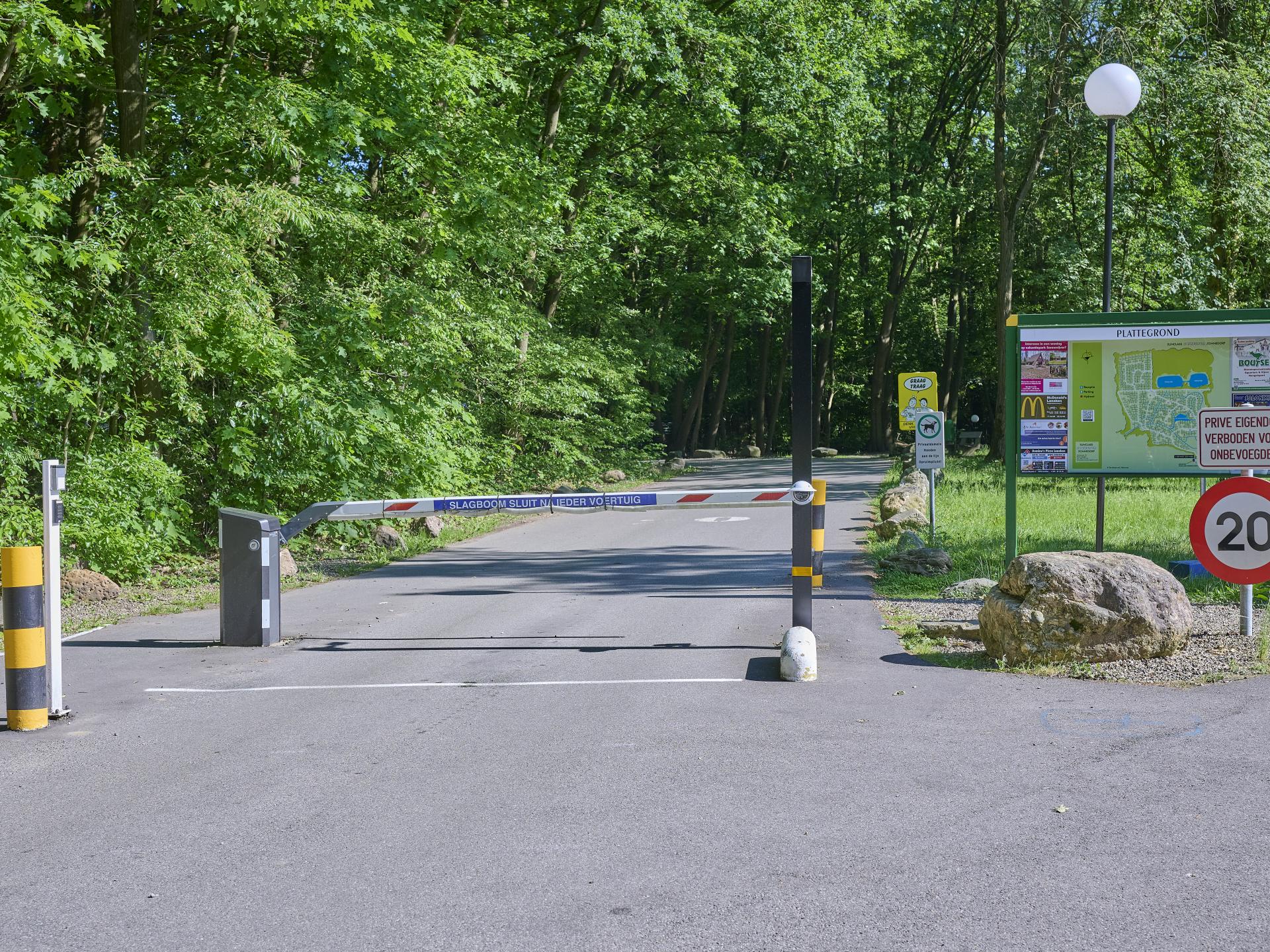 Hondvriendelijke bungalow aan de bosrand in Lanaken met zwemmeer - foto 40