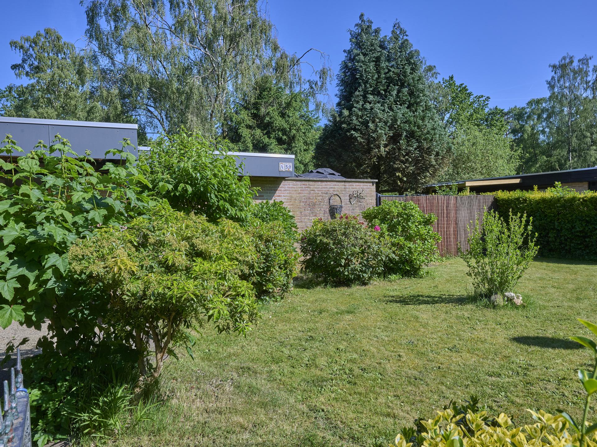 Hondvriendelijke bungalow aan de bosrand in Lanaken met zwemmeer - foto 38