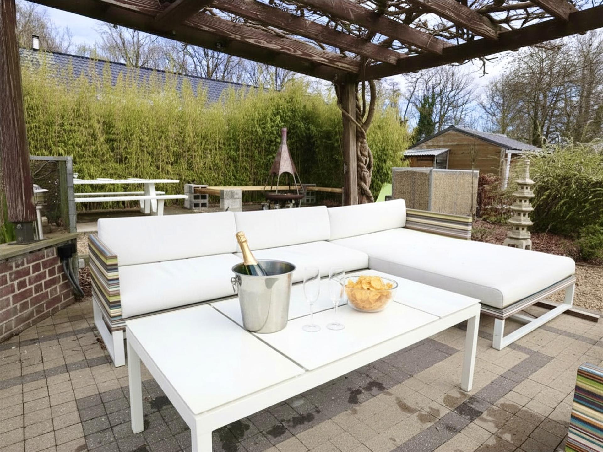 Ruim gezinschalet aan de bosrand bij Biron met grote tuin - foto 2