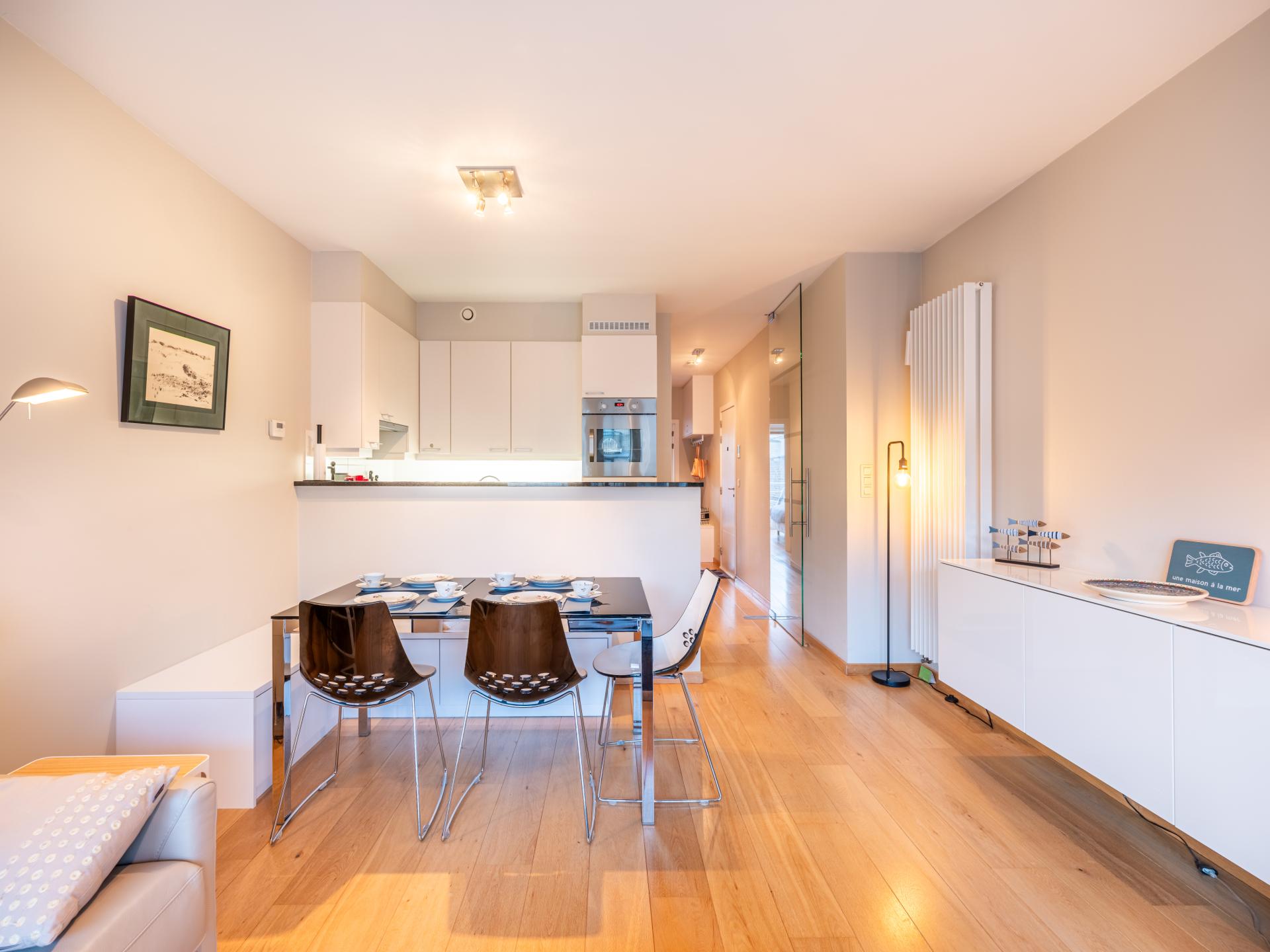 Licht appartement met 2 balkons in hartje Koksijde, 500m van strand - foto 6
