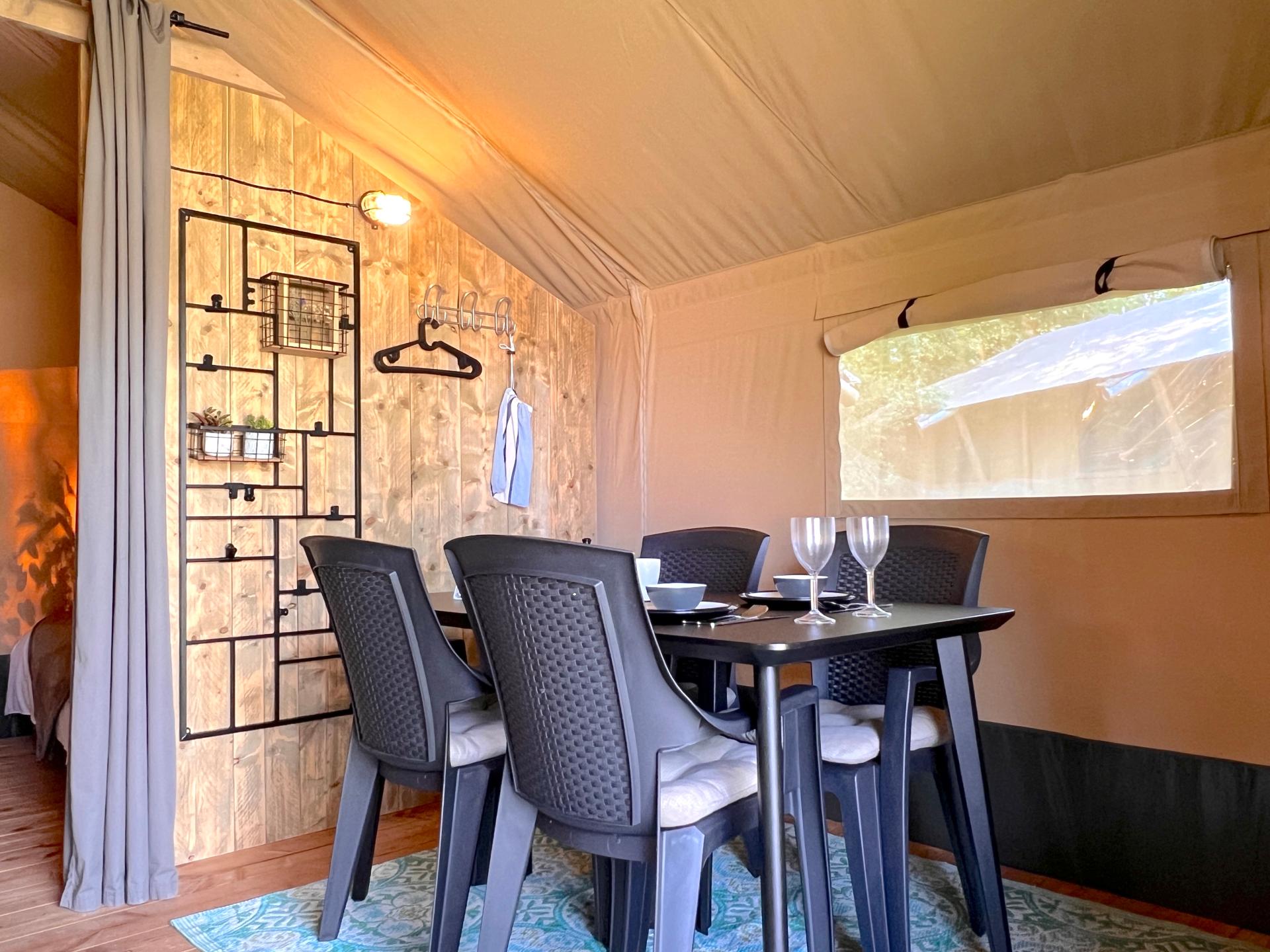 Luxe safaritent op de Veluwe met speeltuin en bosrijke omgeving - foto 8