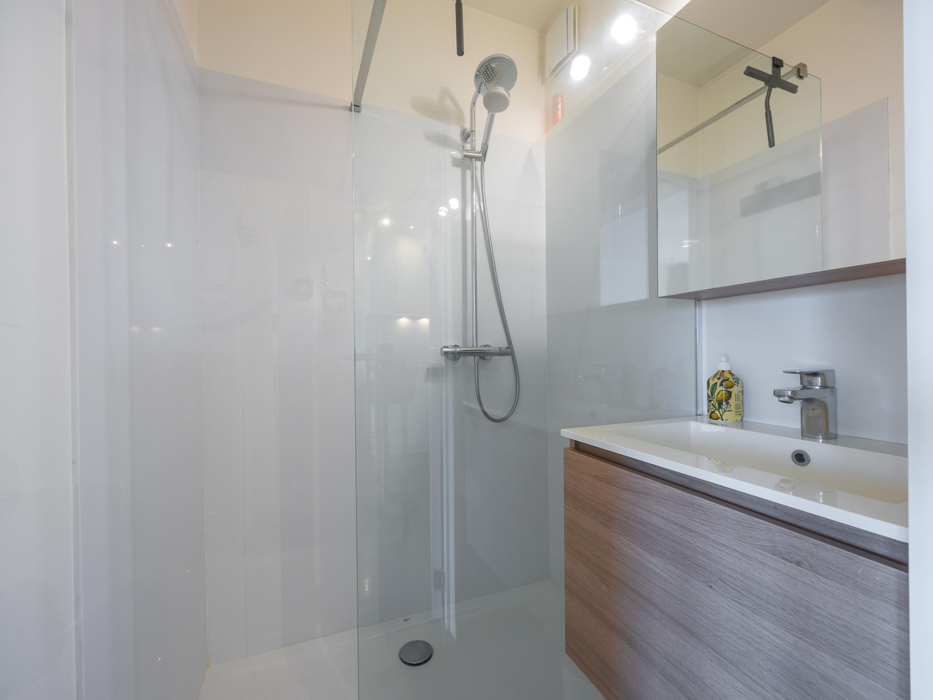 Gerenoveerde studio op 3e verdieping met zeezicht in Middelkerke, 100m van strand - foto 11