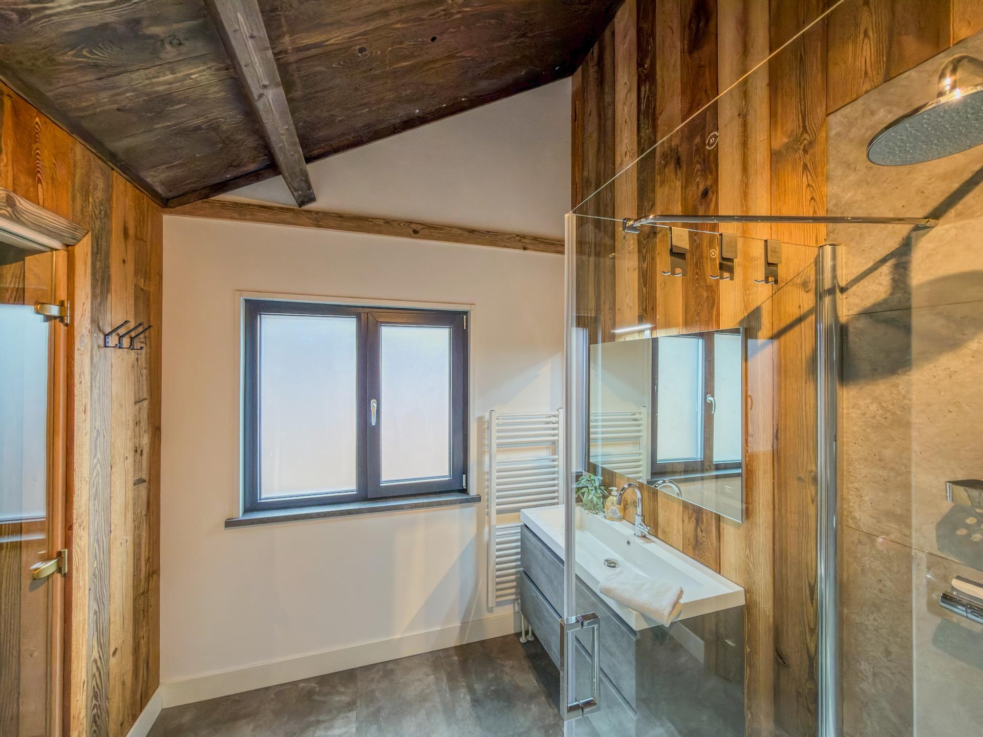 Luxe chalet met privésauna en uitzicht op de Afritzer See - foto 20