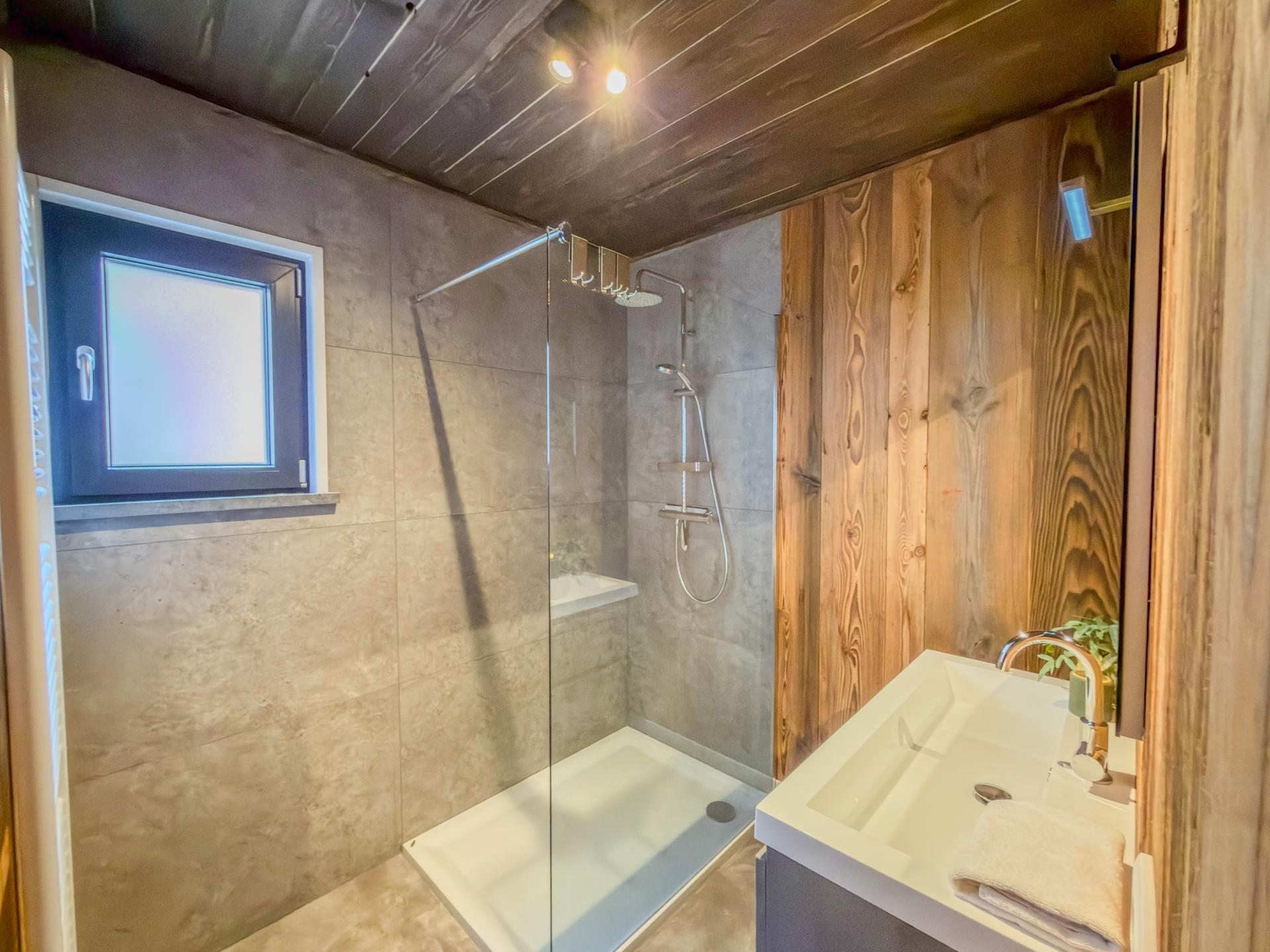 Luxe chalet met privésauna en uitzicht op de Afritzer See - foto 11
