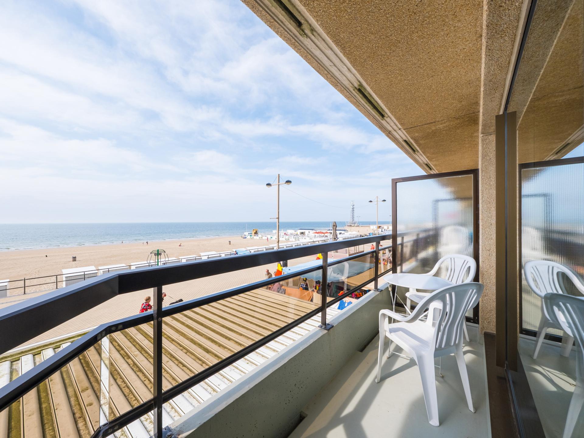 Centraal gelegen modern appartement met frontaal zeezicht in Middelkerke - foto 2