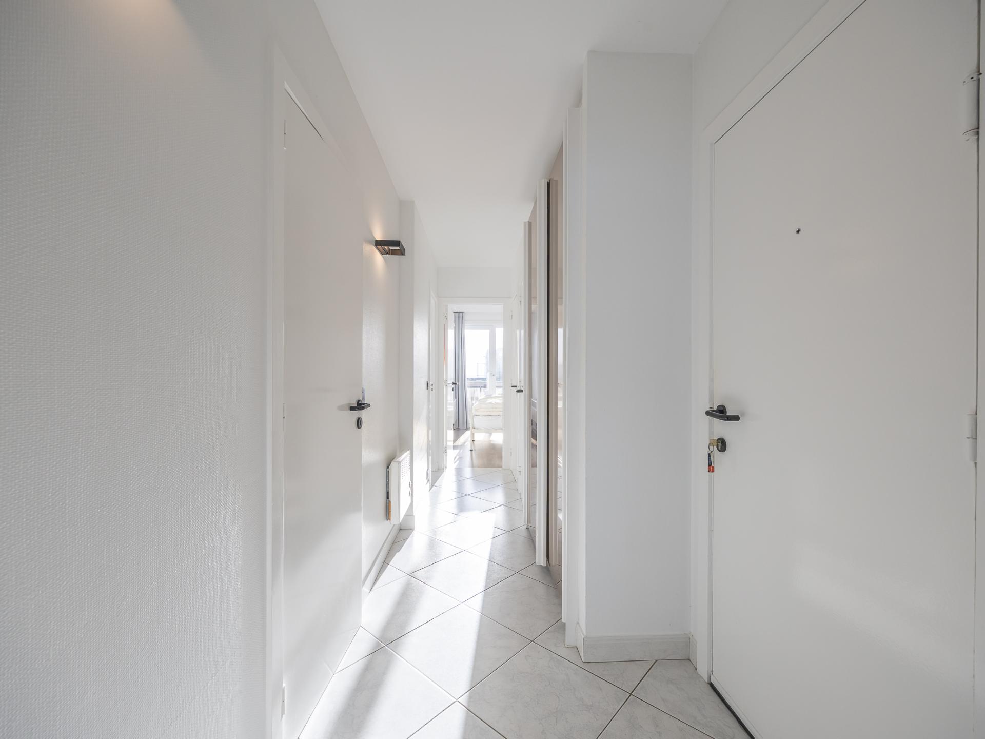 Zonnig appartement op de 7e verdieping met zeezicht en twee terrassen - foto 9
