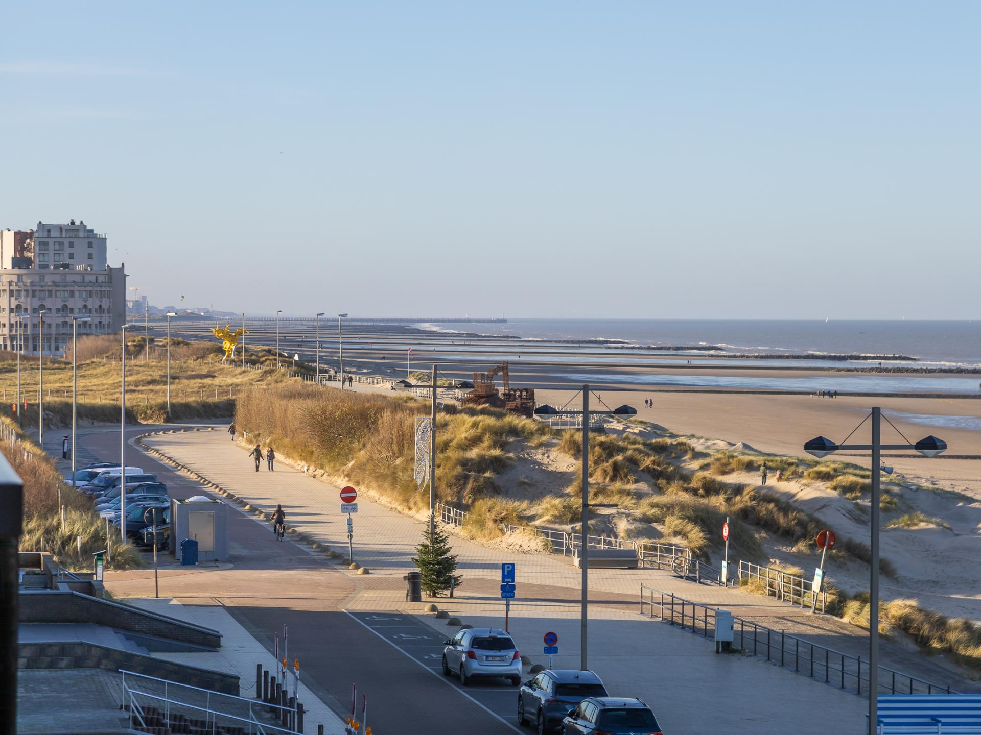 Frontaal zeezicht op de 5e verdieping in Middelkerke voor 6 personen - foto 3