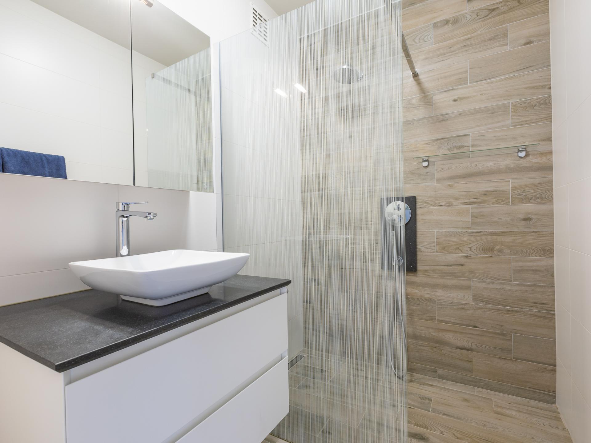 Centraal gelegen appartement in Middelkerke met frontaal zeezicht · 75 m² - foto 11