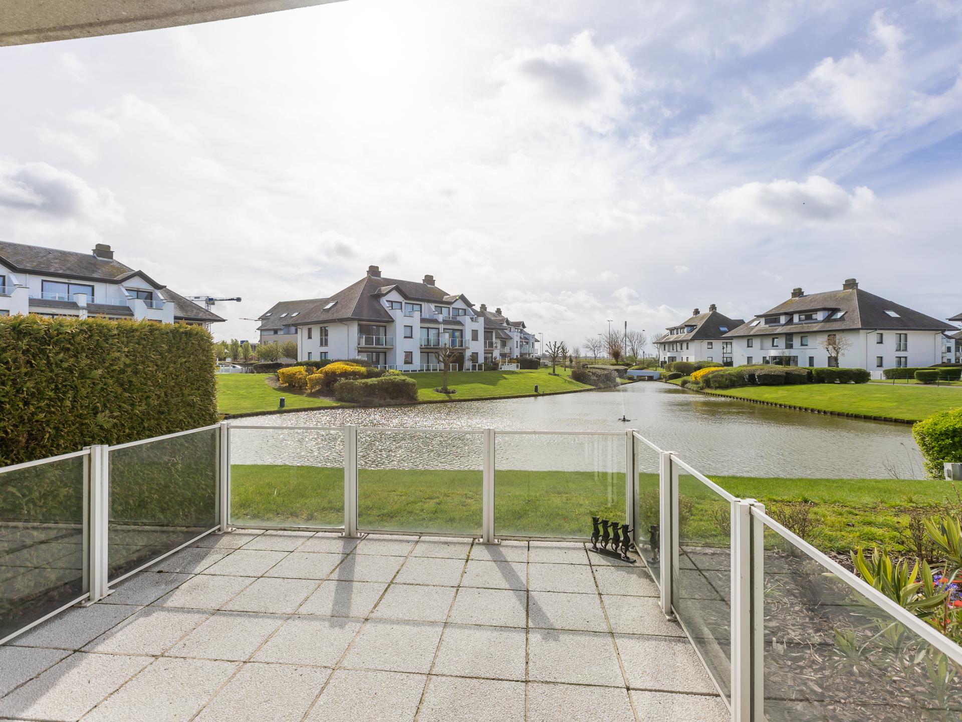 Licht appartement met zonnig terras en zicht op vijver in Middelkerke - foto 2
