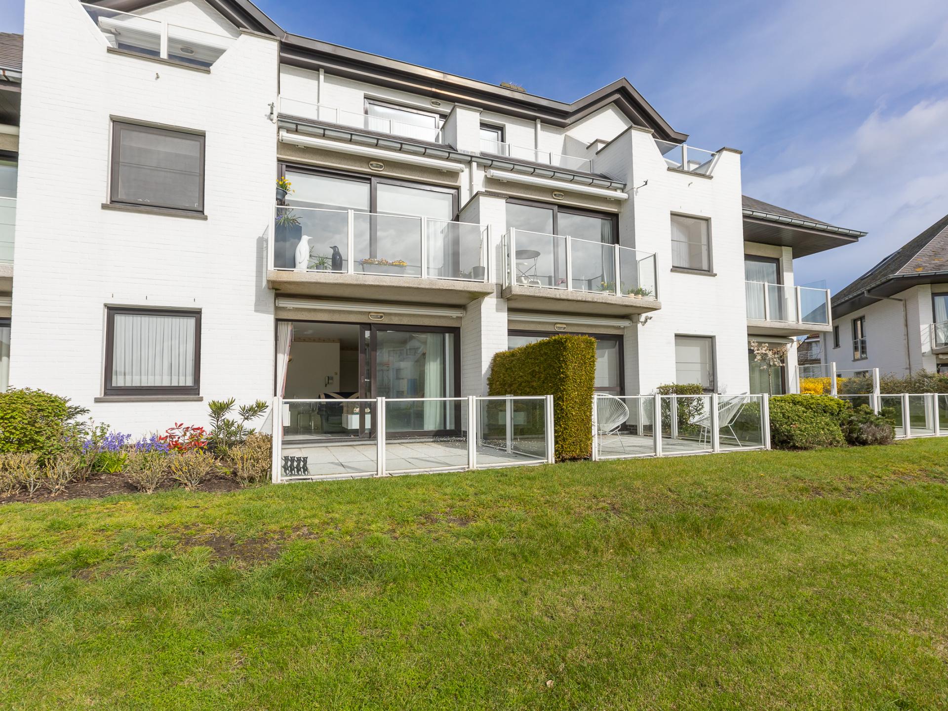 Licht appartement met zonnig terras en zicht op vijver in Middelkerke - foto 1