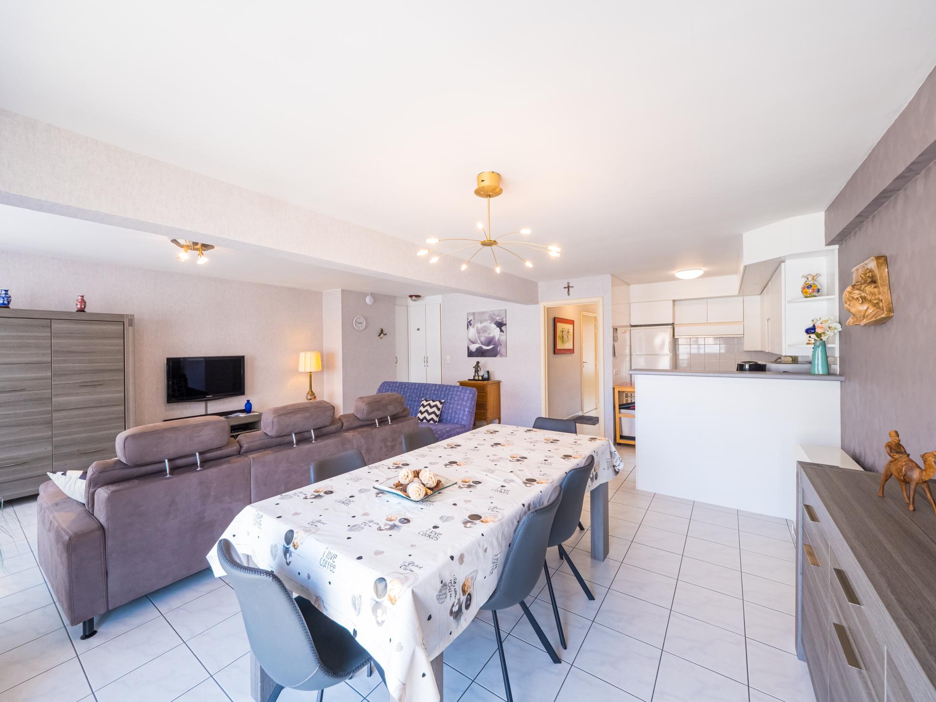 Licht appartement op 3e verdieping met terras en zijdelings zeezicht - foto 3