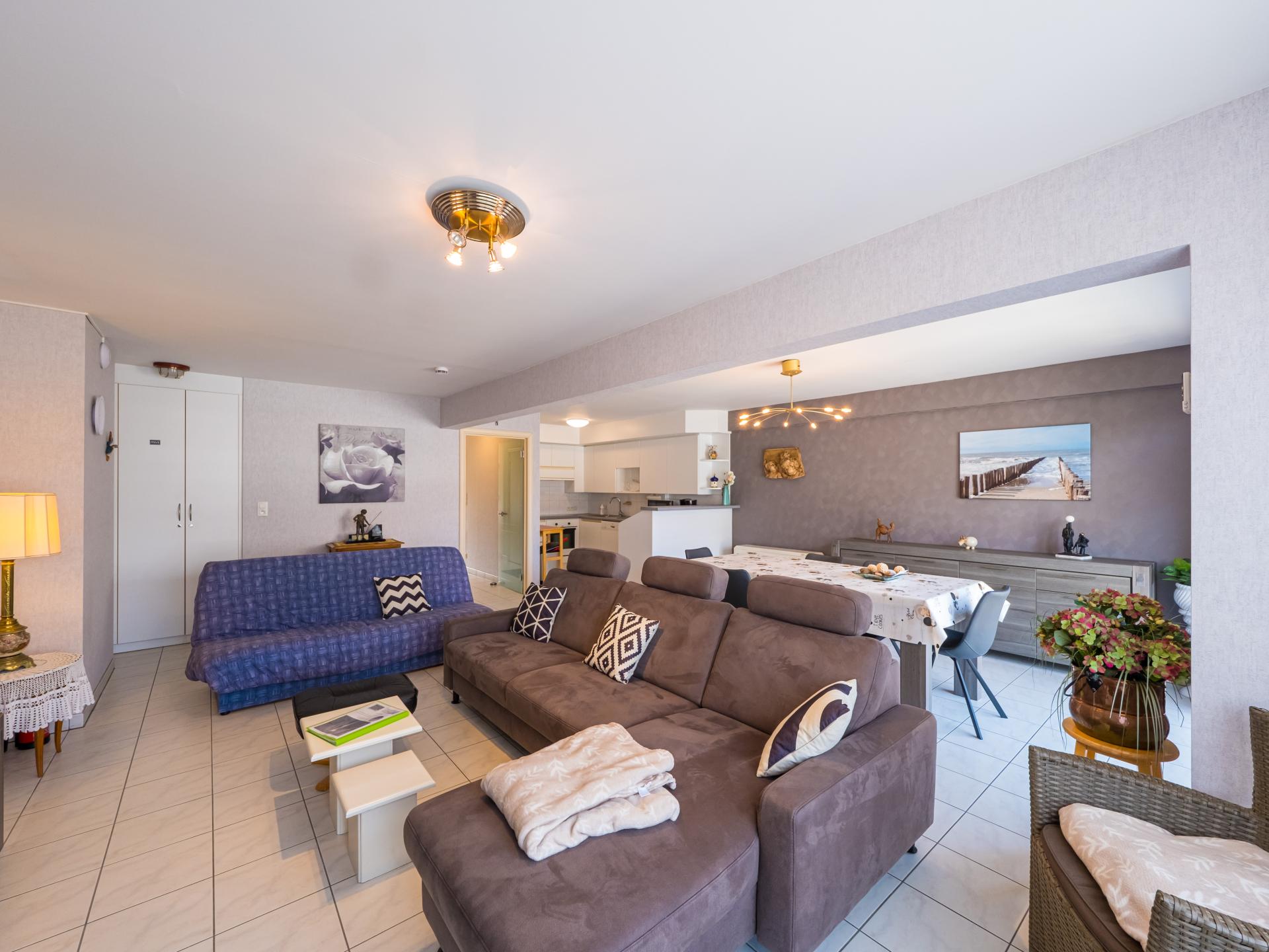 Licht appartement op 3e verdieping met terras en zijdelings zeezicht - foto 2
