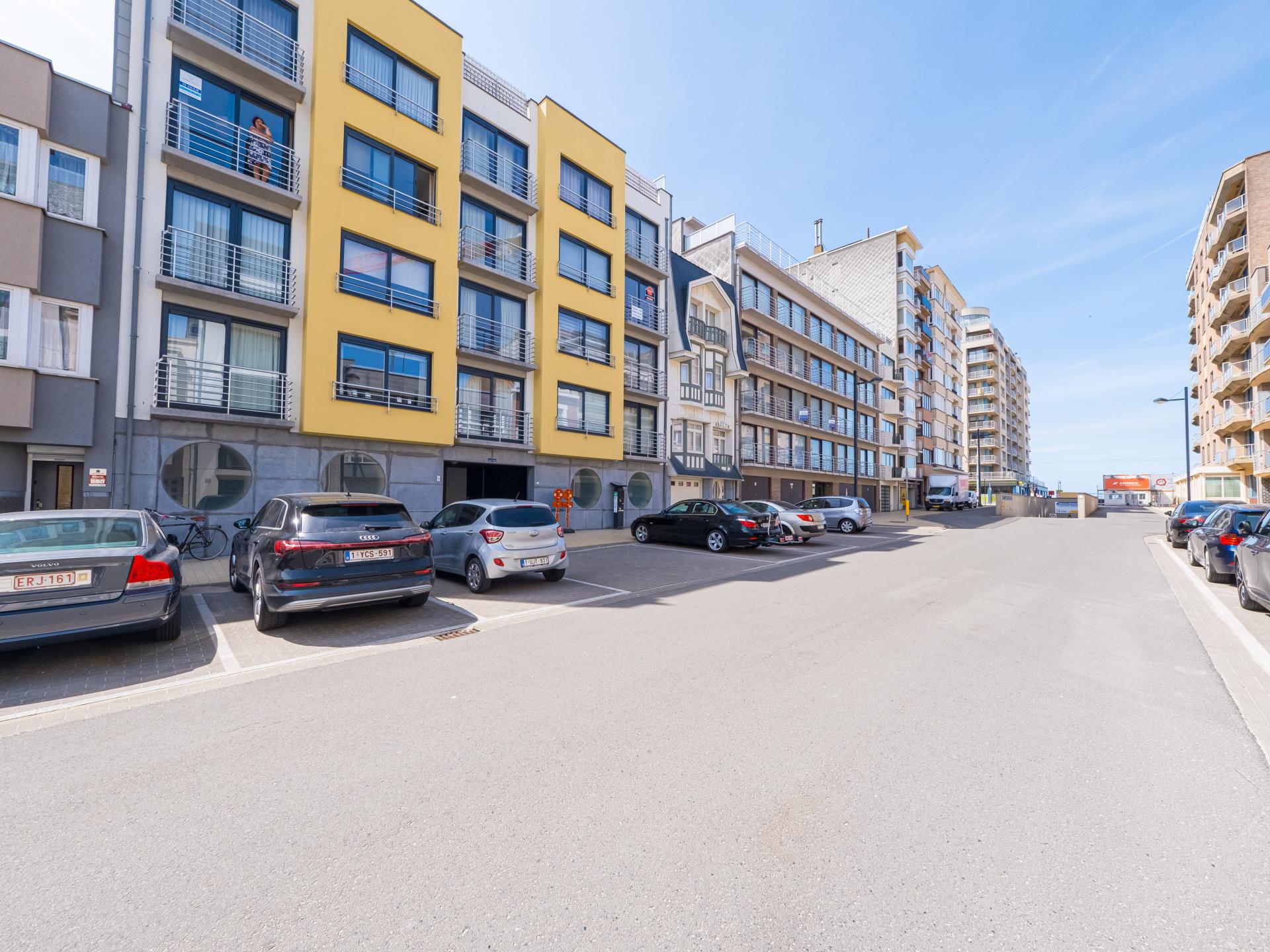 Licht appartement op 3e verdieping met terras en zijdelings zeezicht - foto 10