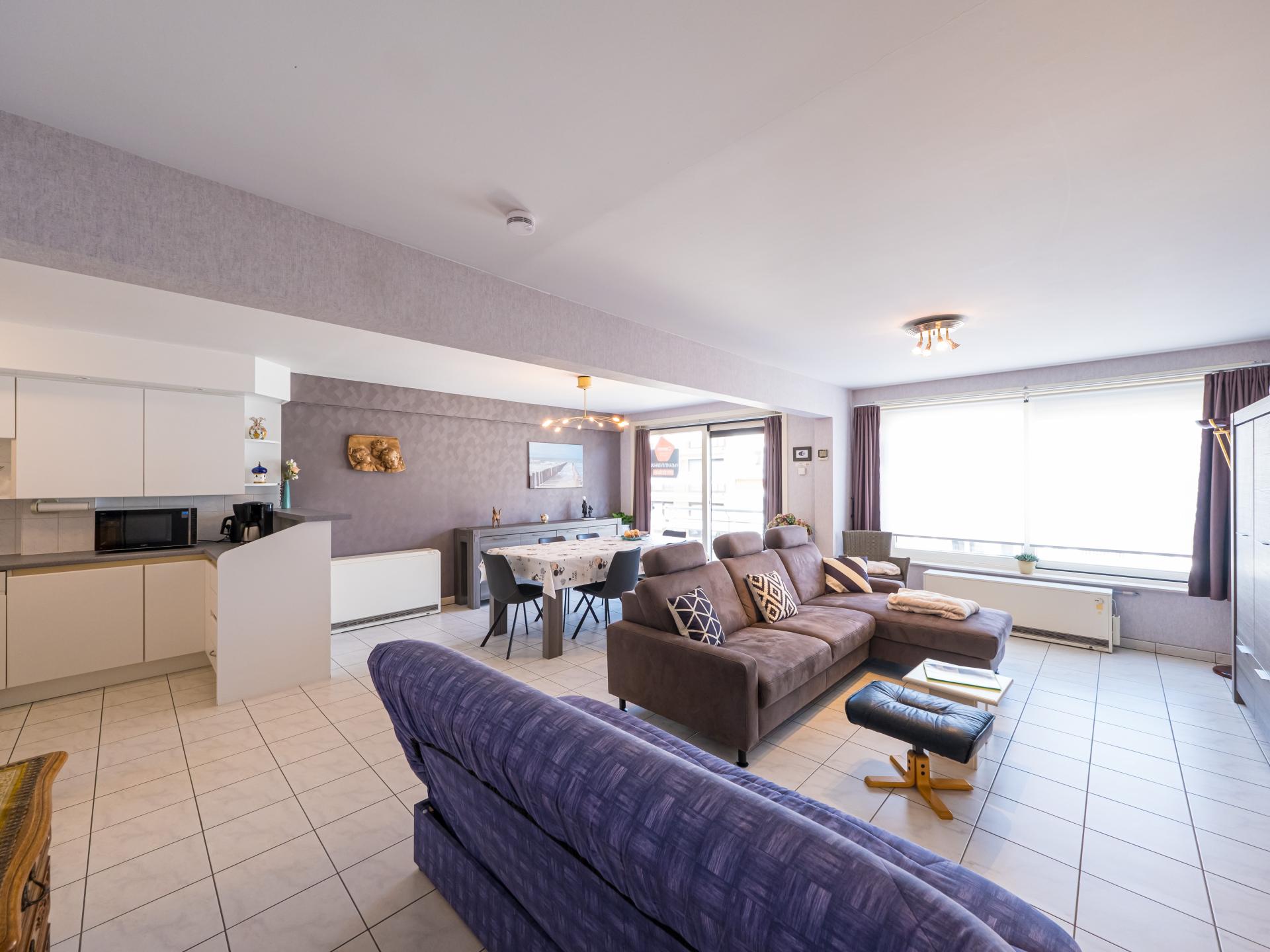 Licht appartement op 3e verdieping met terras en zijdelings zeezicht - foto 1