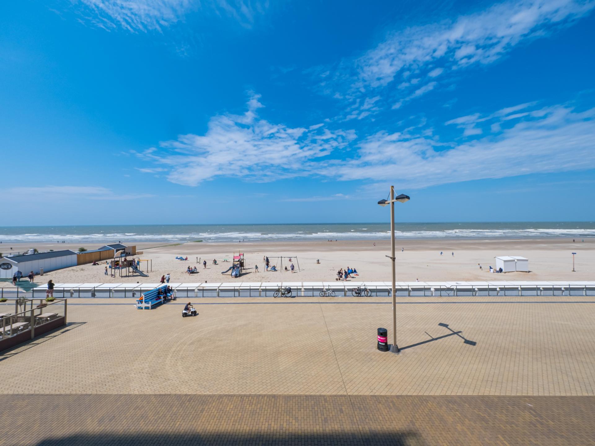 Op 550m van het centrum: ruim appartement met zeezicht in Middelkerke - foto 3