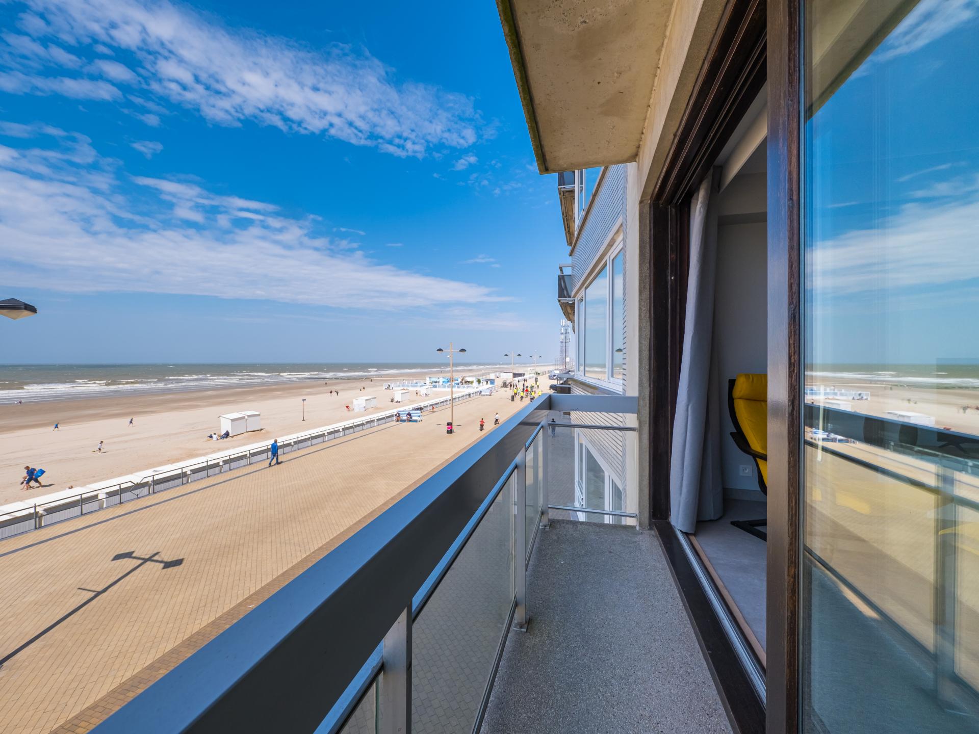 Op 550m van het centrum: ruim appartement met zeezicht in Middelkerke - foto 2