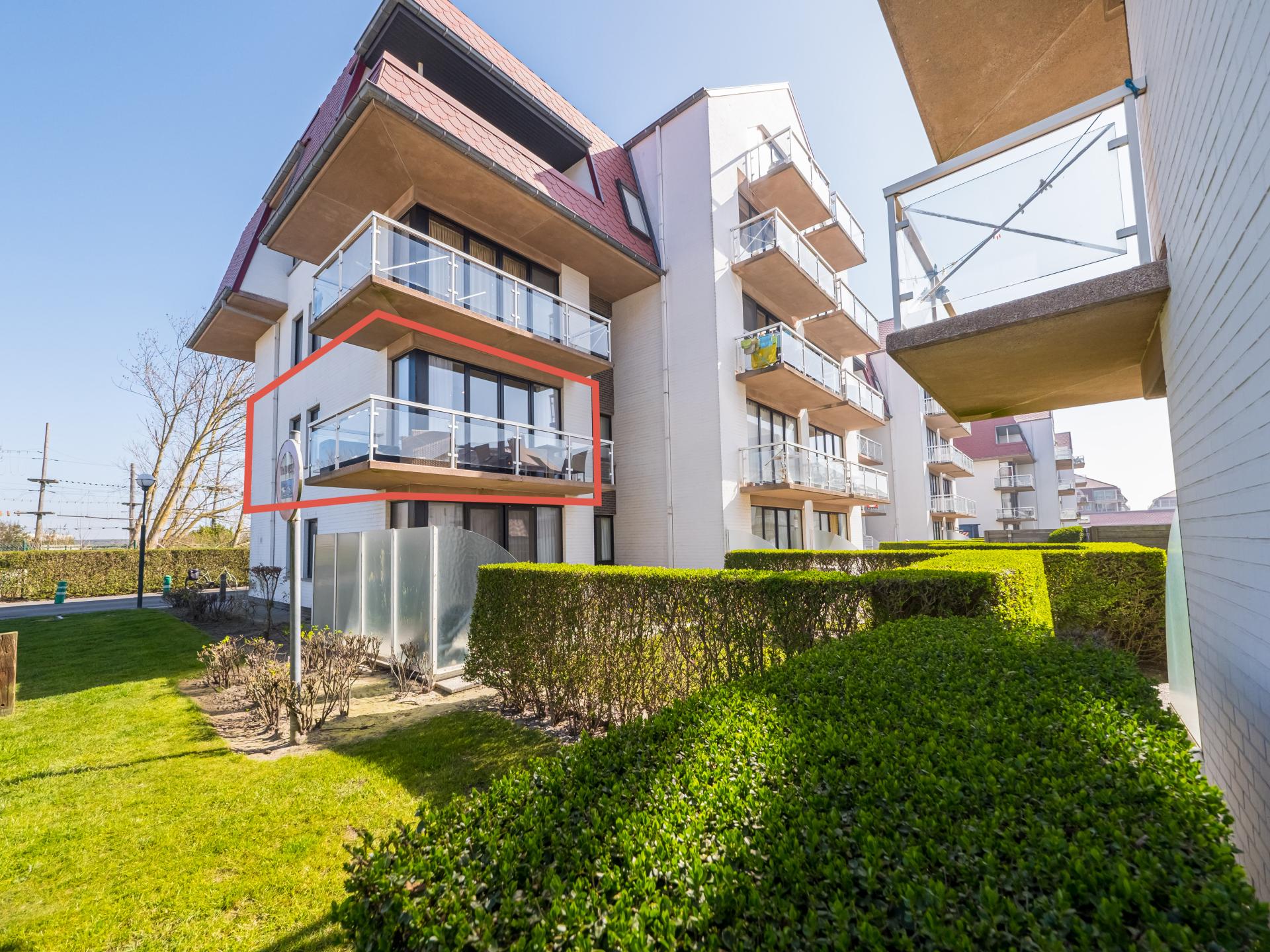 Licht appartement met terras en zwembad, 200m van centrum en strand - foto 14