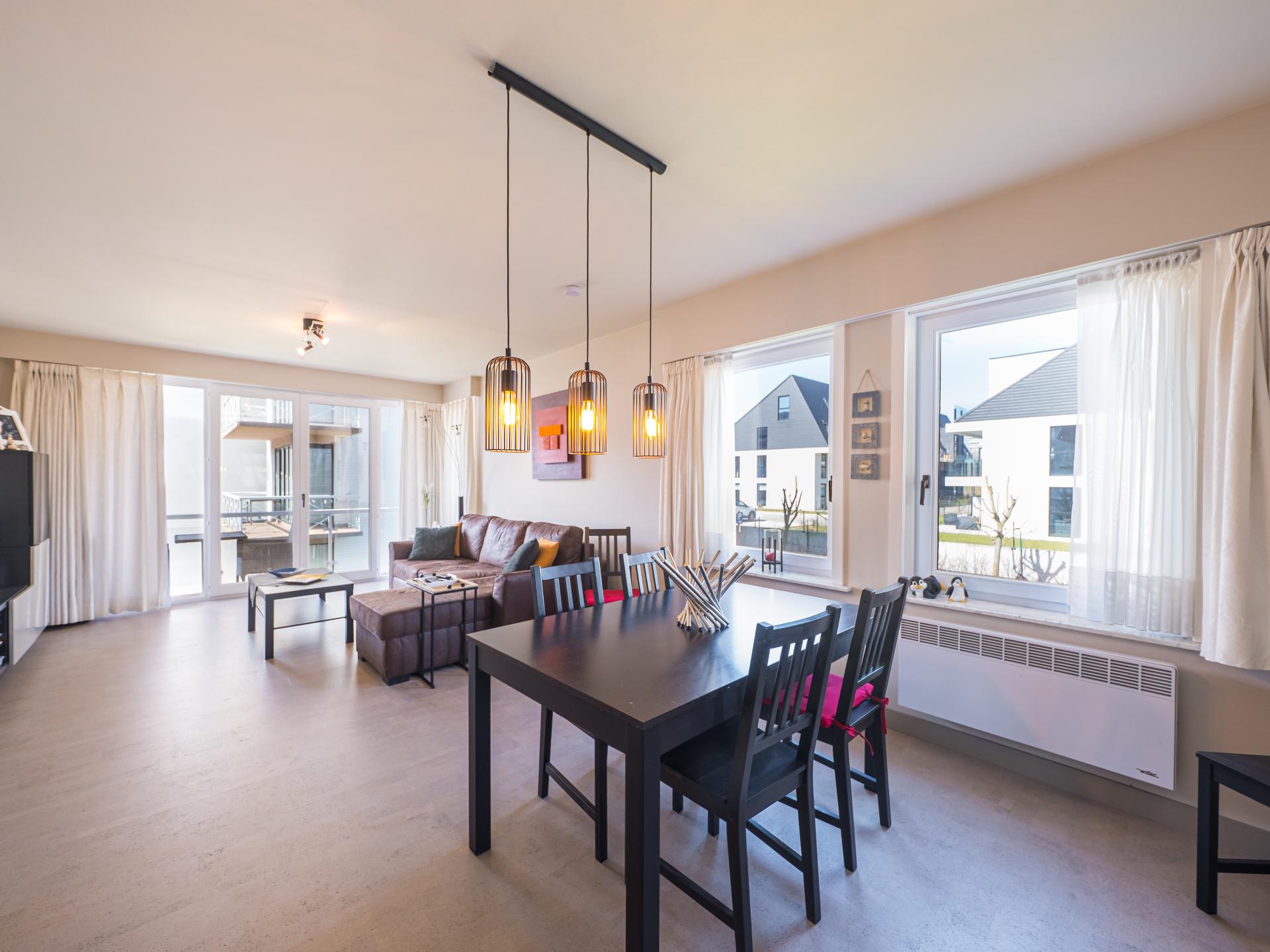 Licht appartement met terras en zwembad, 200m van centrum en strand - foto 3
