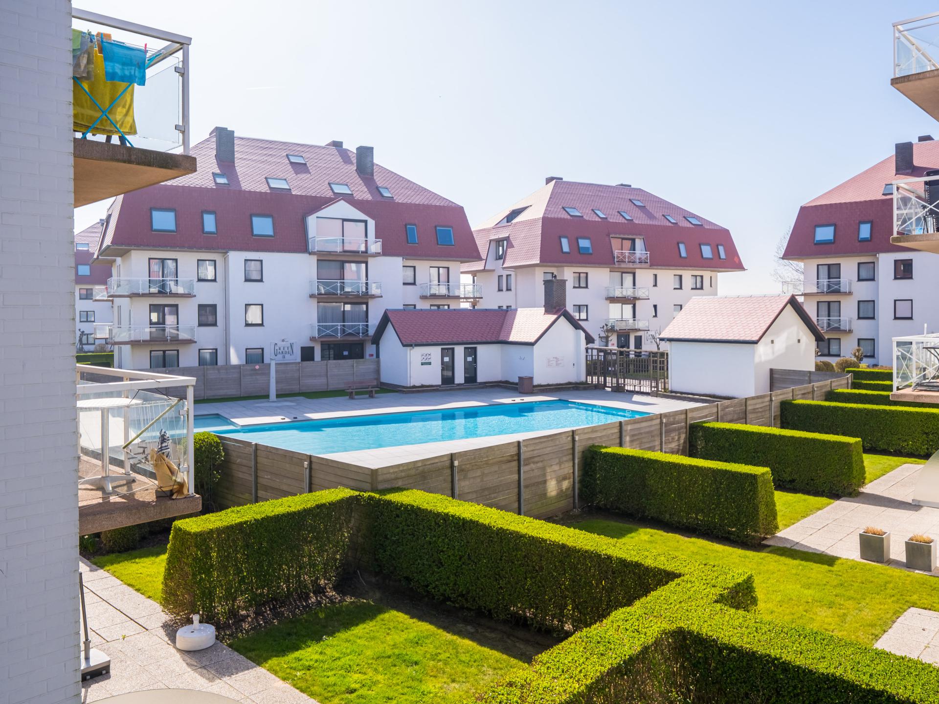 Licht appartement met terras en zwembad, 200m van centrum en strand - foto 2