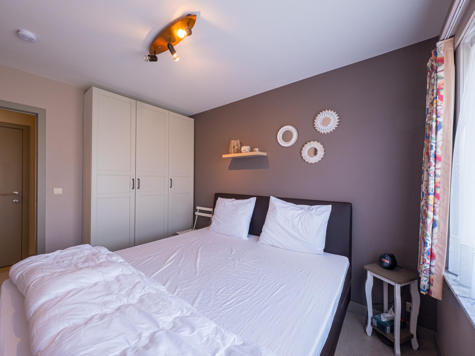 Licht appartement met terras en zwembad, 200m van centrum en strand - foto 9