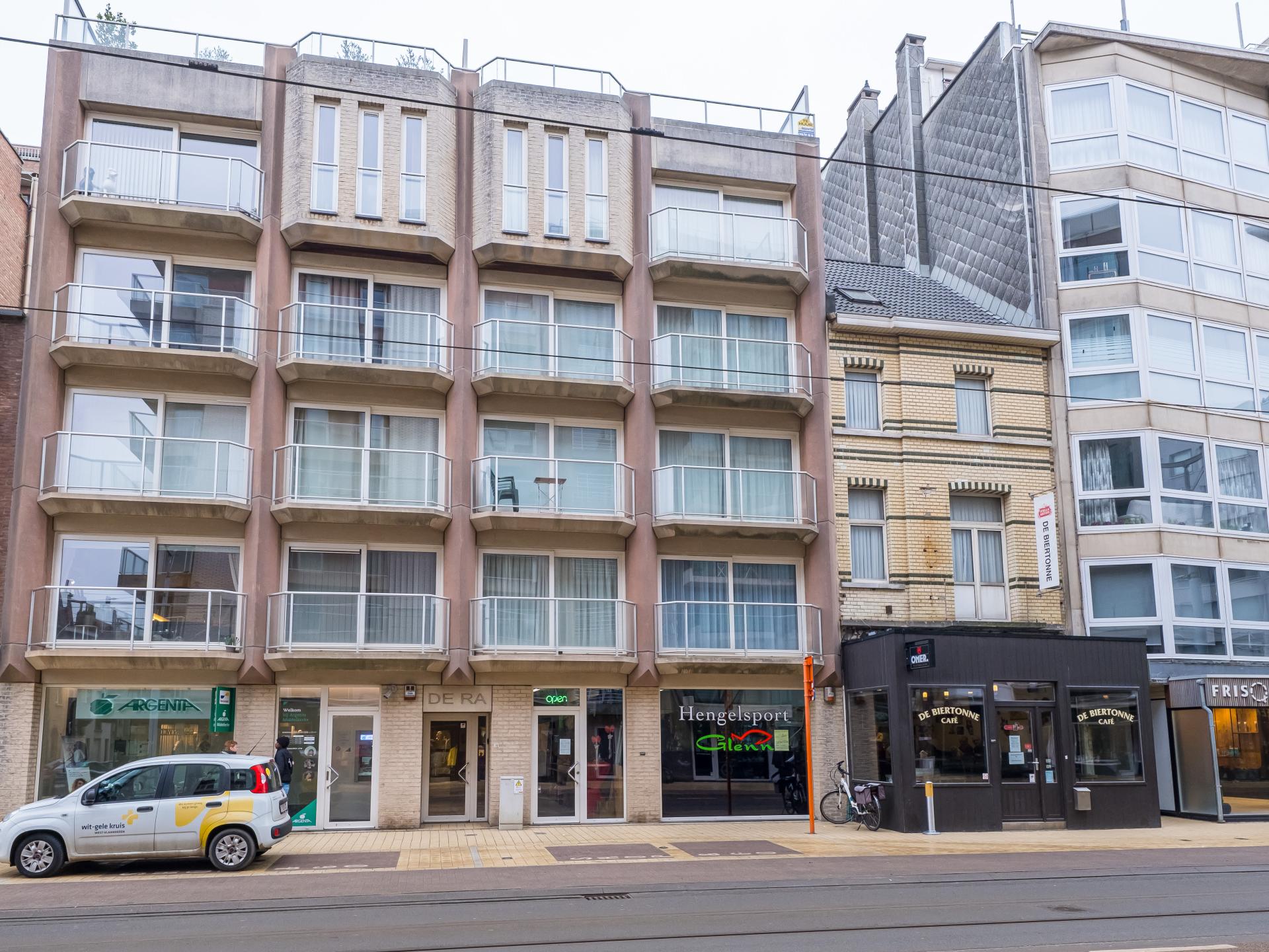 Licht appartement in centrum Middelkerke met terras, vlakbij zee - foto 13
