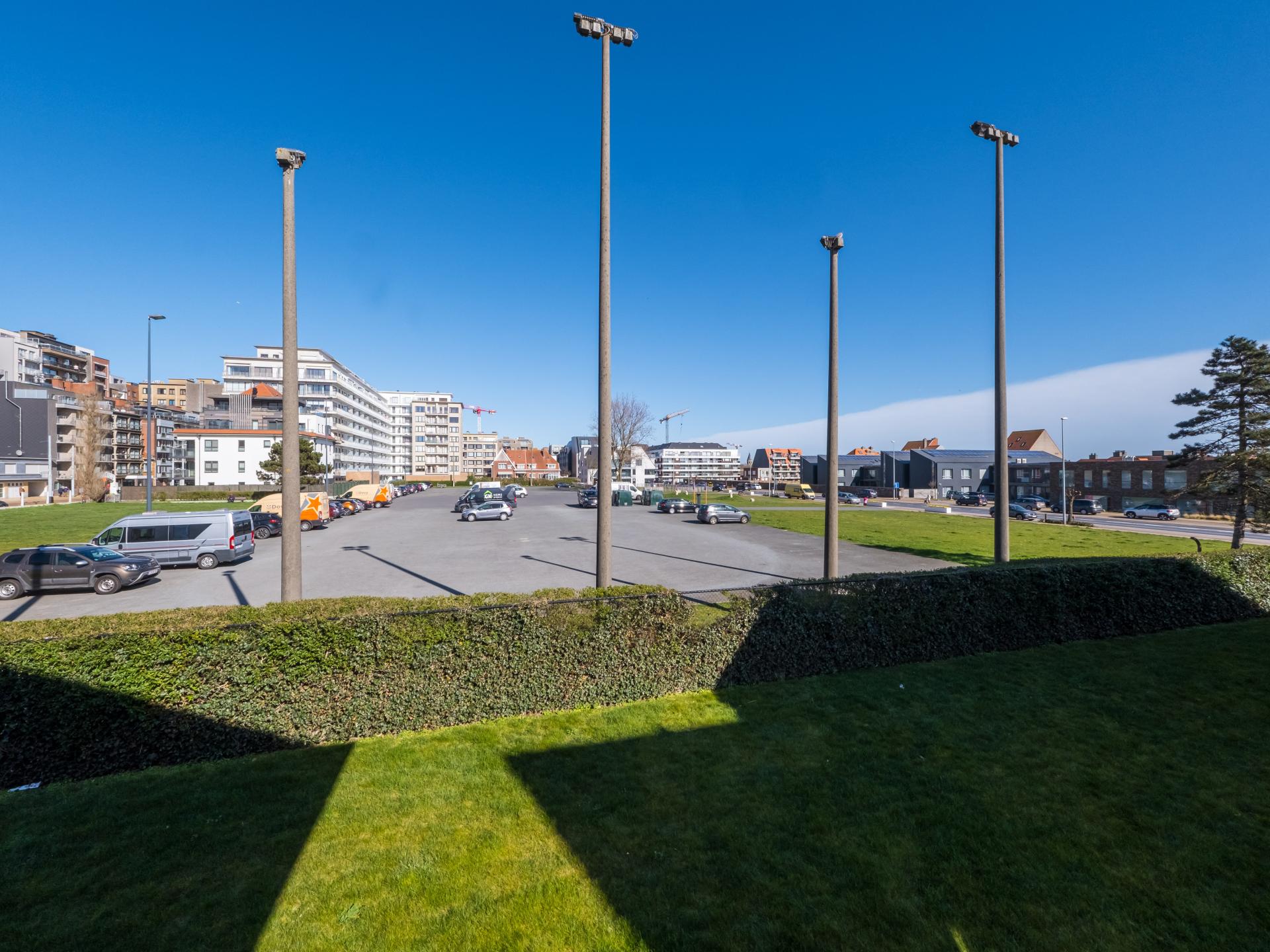 Licht appartement met zonnig terras, vlakbij strand en casino - foto 12