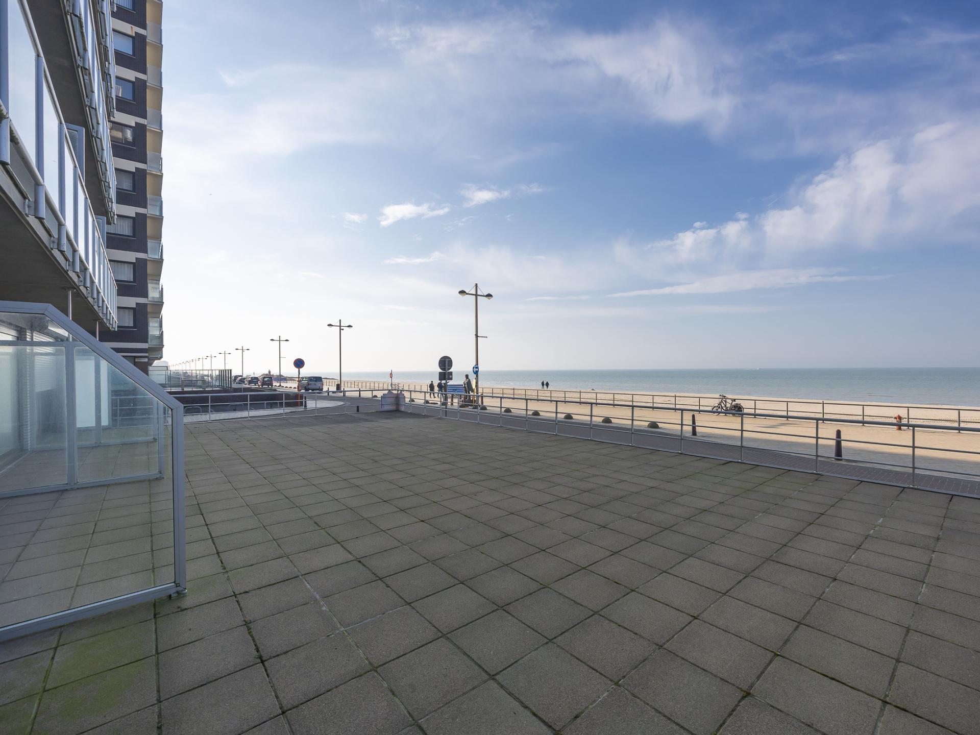 Licht appartement op de zeedijk met terras in Middelkerke - foto 3