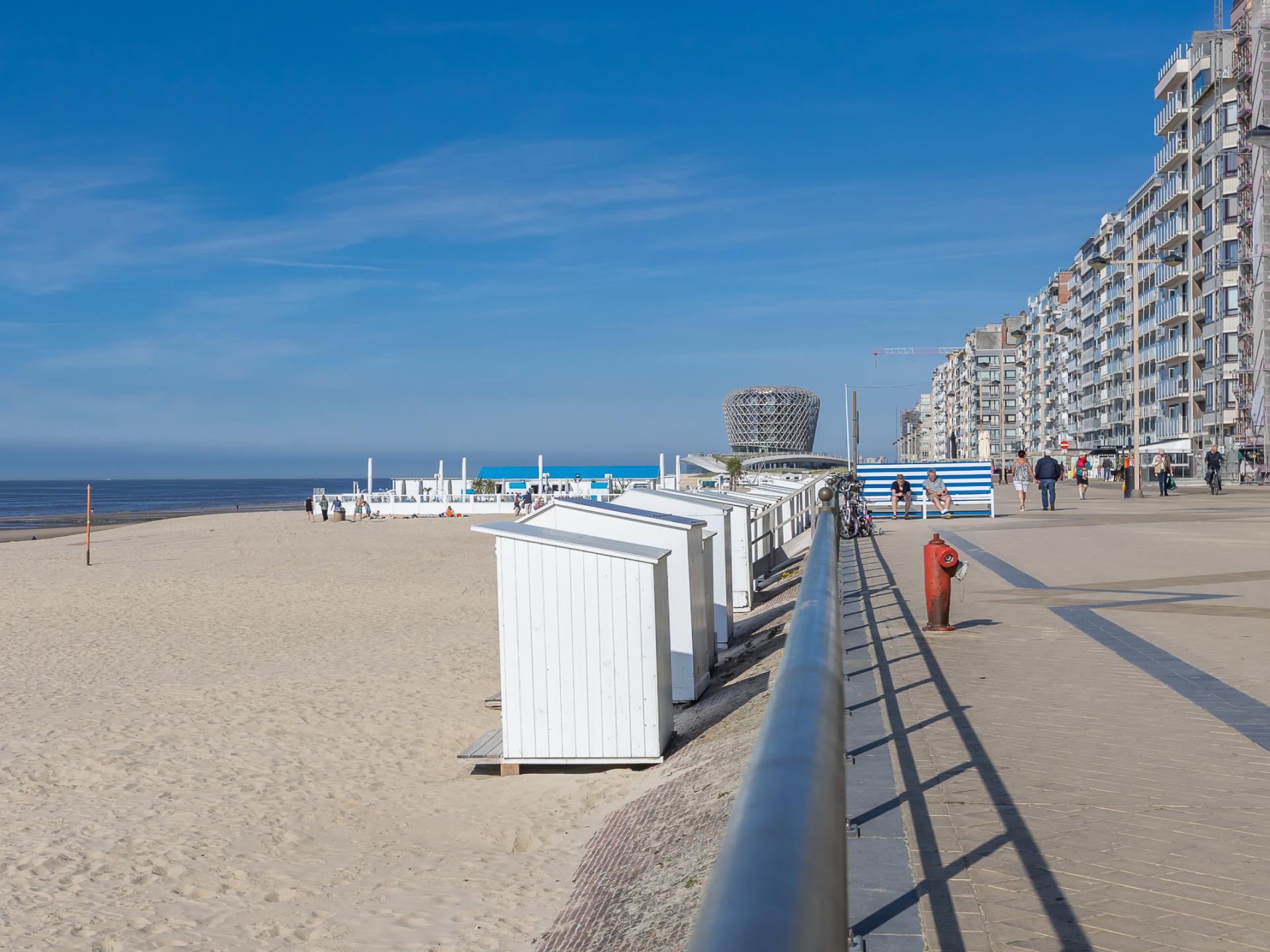 Zonovergoten appartement met panoramisch zeezicht in Middelkerke - foto 14