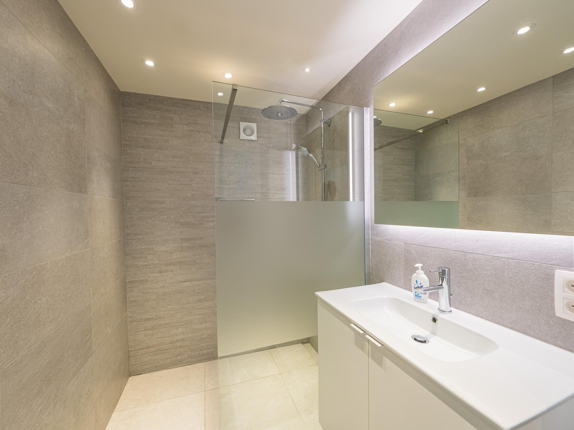 Lichtrijk hoekappartement met frontaal zeezicht in Westende - foto 10