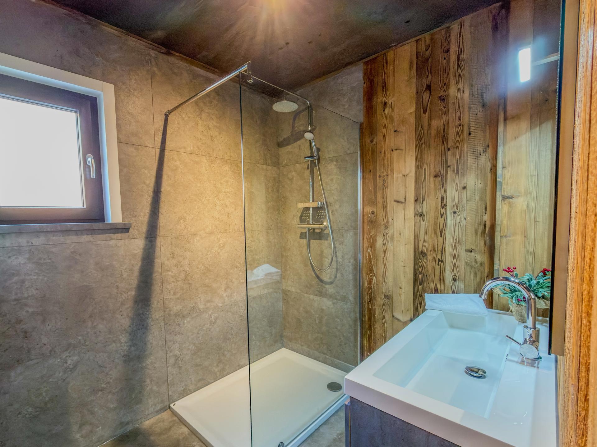 Luxe chalet met sauna en uitzicht op de Afritzer See – 8 personen - foto 29