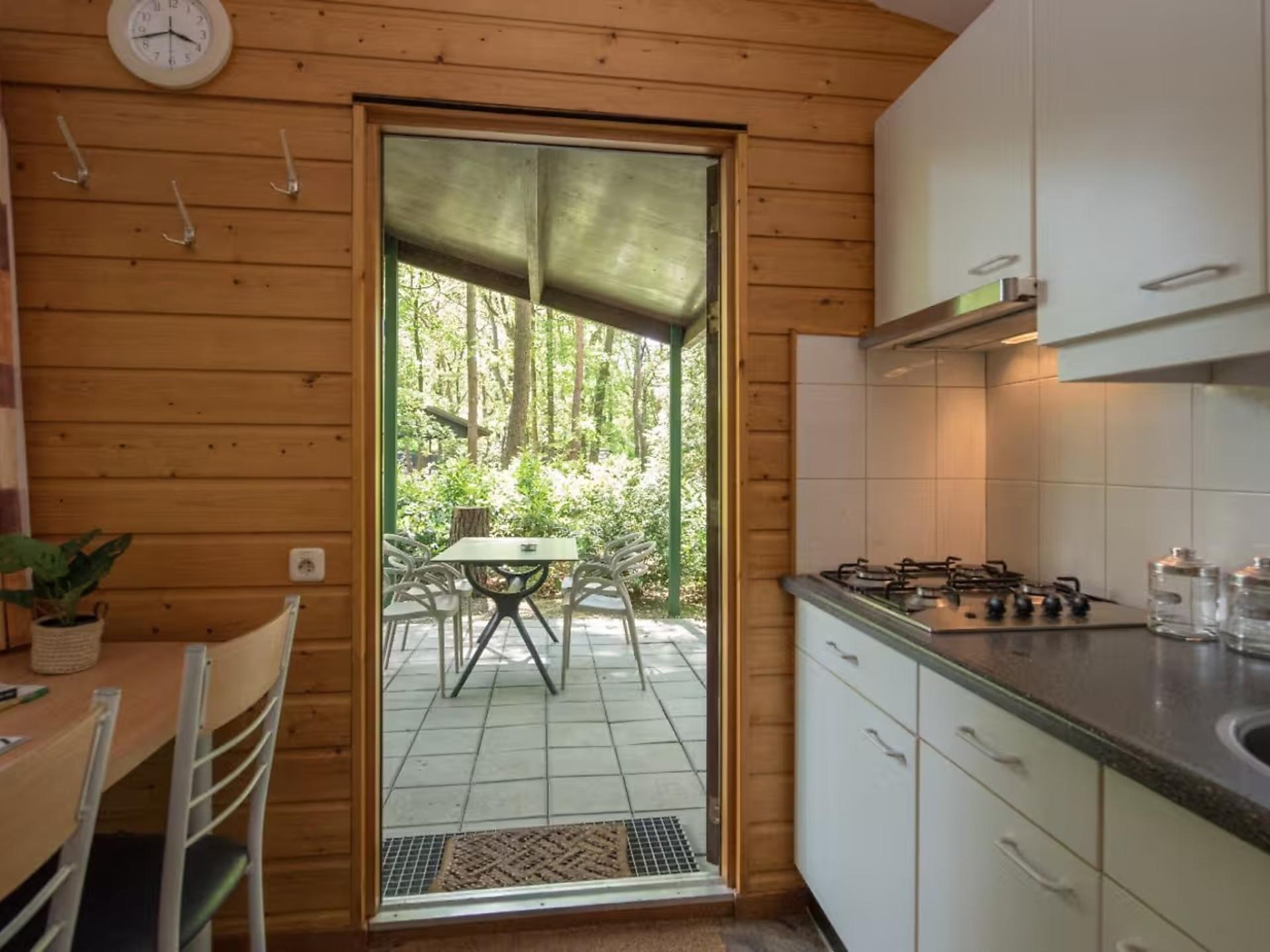Vrijstaande bungalow De Wielewaal met overdekt terras in bosrijk Heesch - foto 2