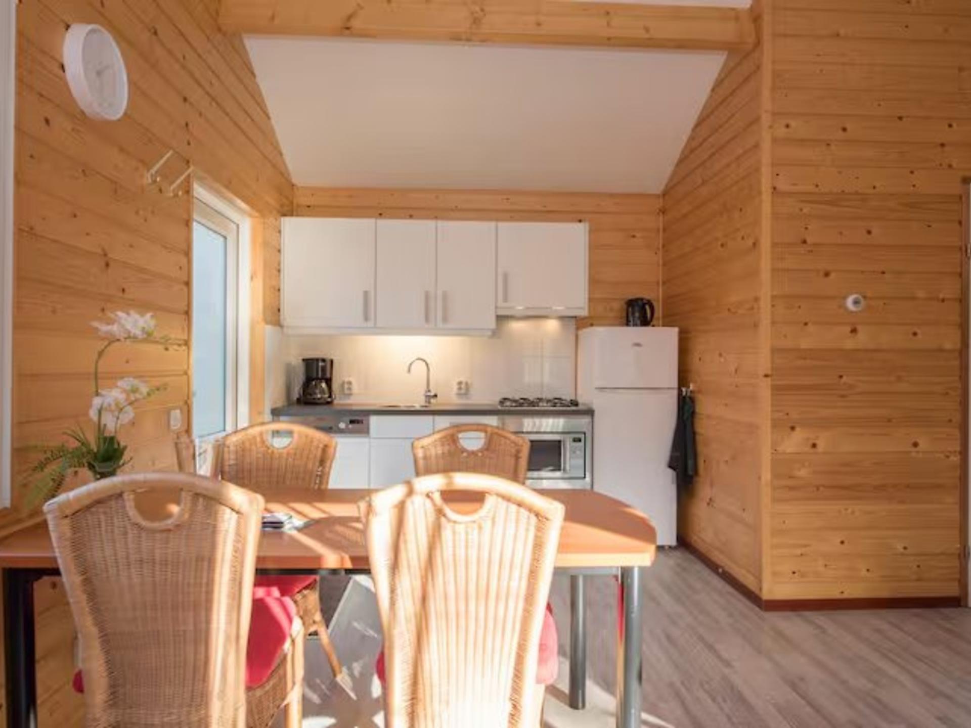 Vrijstaande bungalow met bad en uitzicht op de vijver in Heesch - foto 10