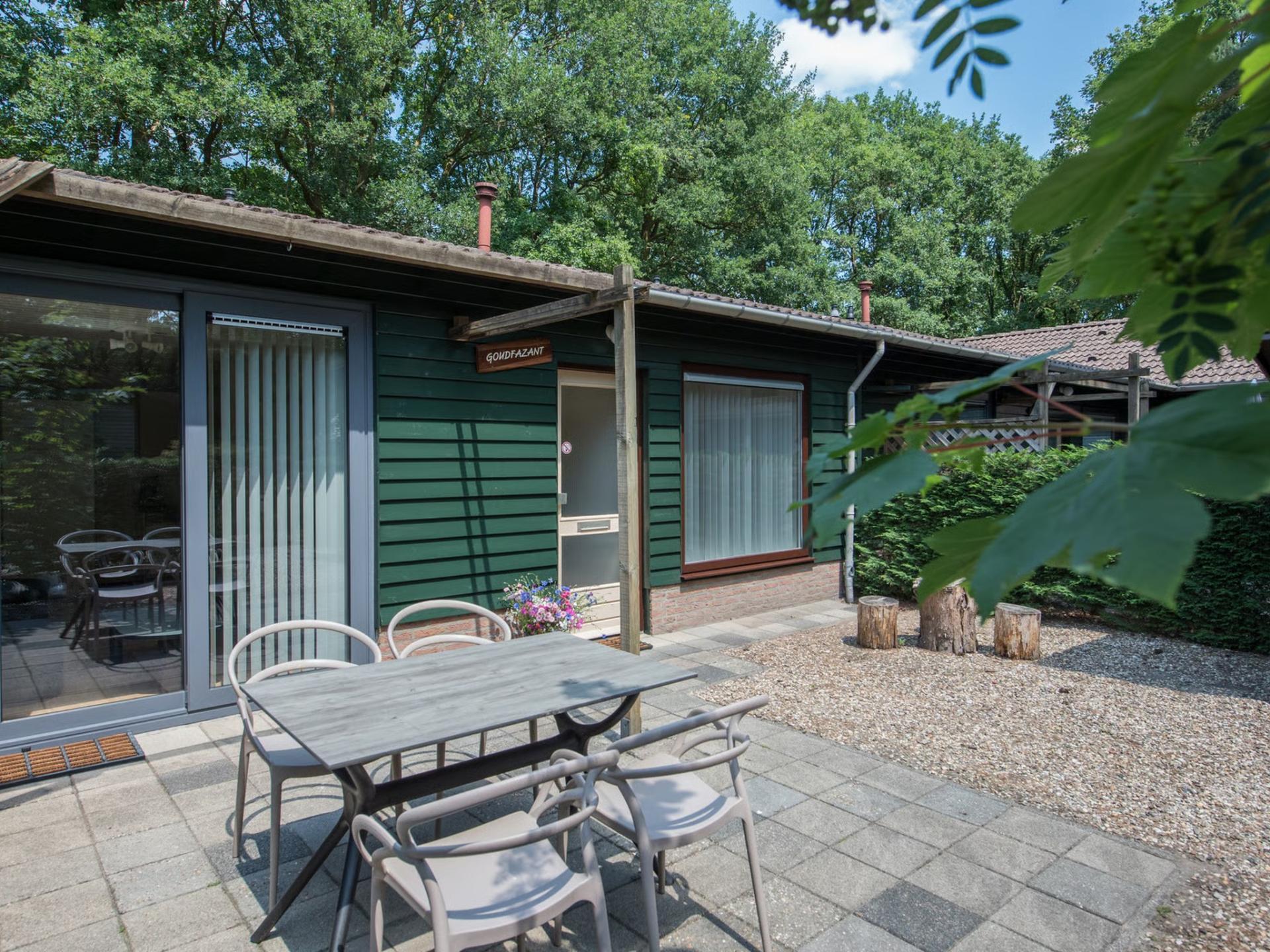 Knusse bungalow voor 2 in het groen van Heesch, dichtbij natuur en centrum - foto 1