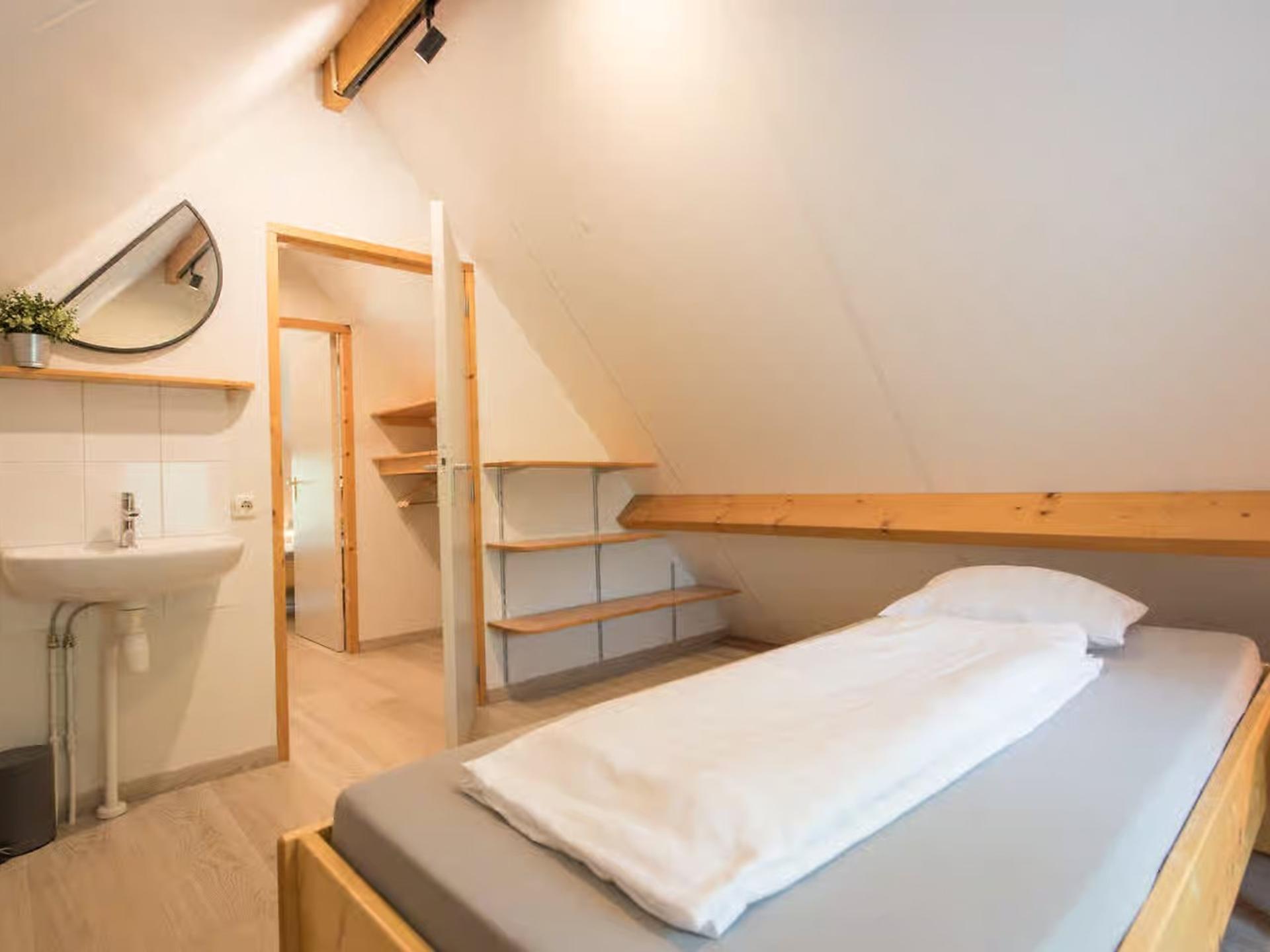 Vrijstaande Oeverzwaluw: luxe lodge aan de vijver in Heesch - foto 9