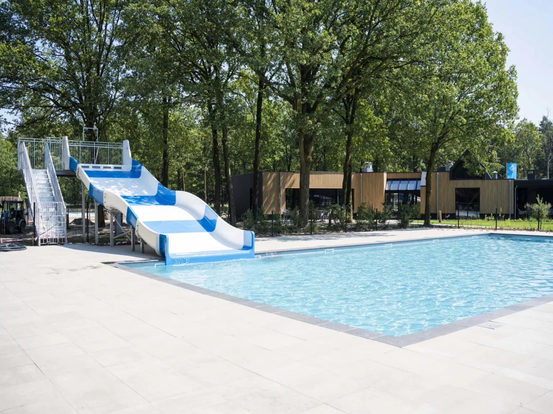 Vrijstaande bungalow op Resort de Brabantse Kempen met zwembad en bosrijke omgeving - foto 2