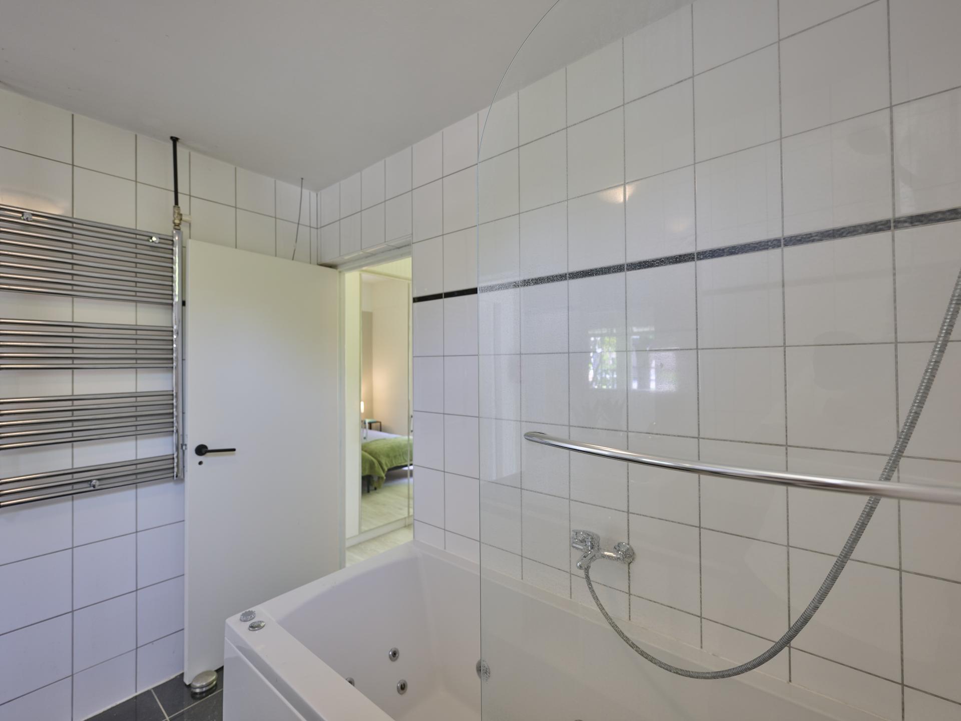 Vrijstaande bungalow op Resort de Brabantse Kempen met zwembad en bosrijke omgeving - foto 21