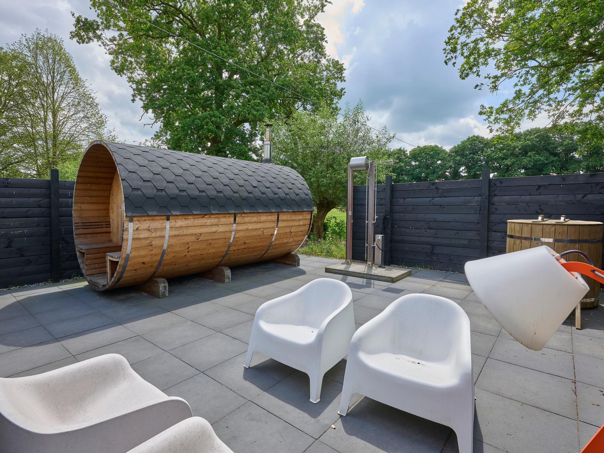 Drie sfeervolle vakantiewoningen met sauna en hottub op rustig Twents erf - foto 3