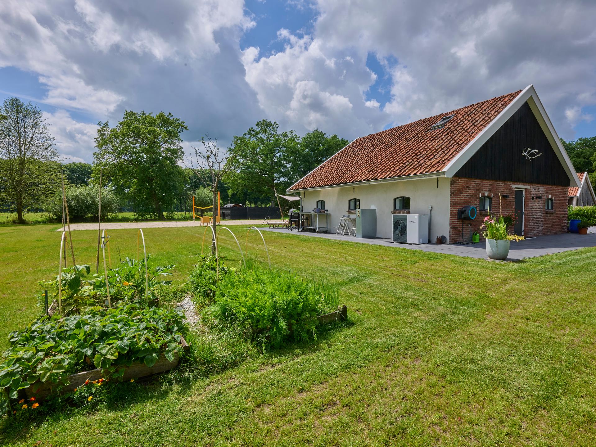 Drie sfeervolle vakantiewoningen met sauna en hottub op rustig Twents erf - foto 41