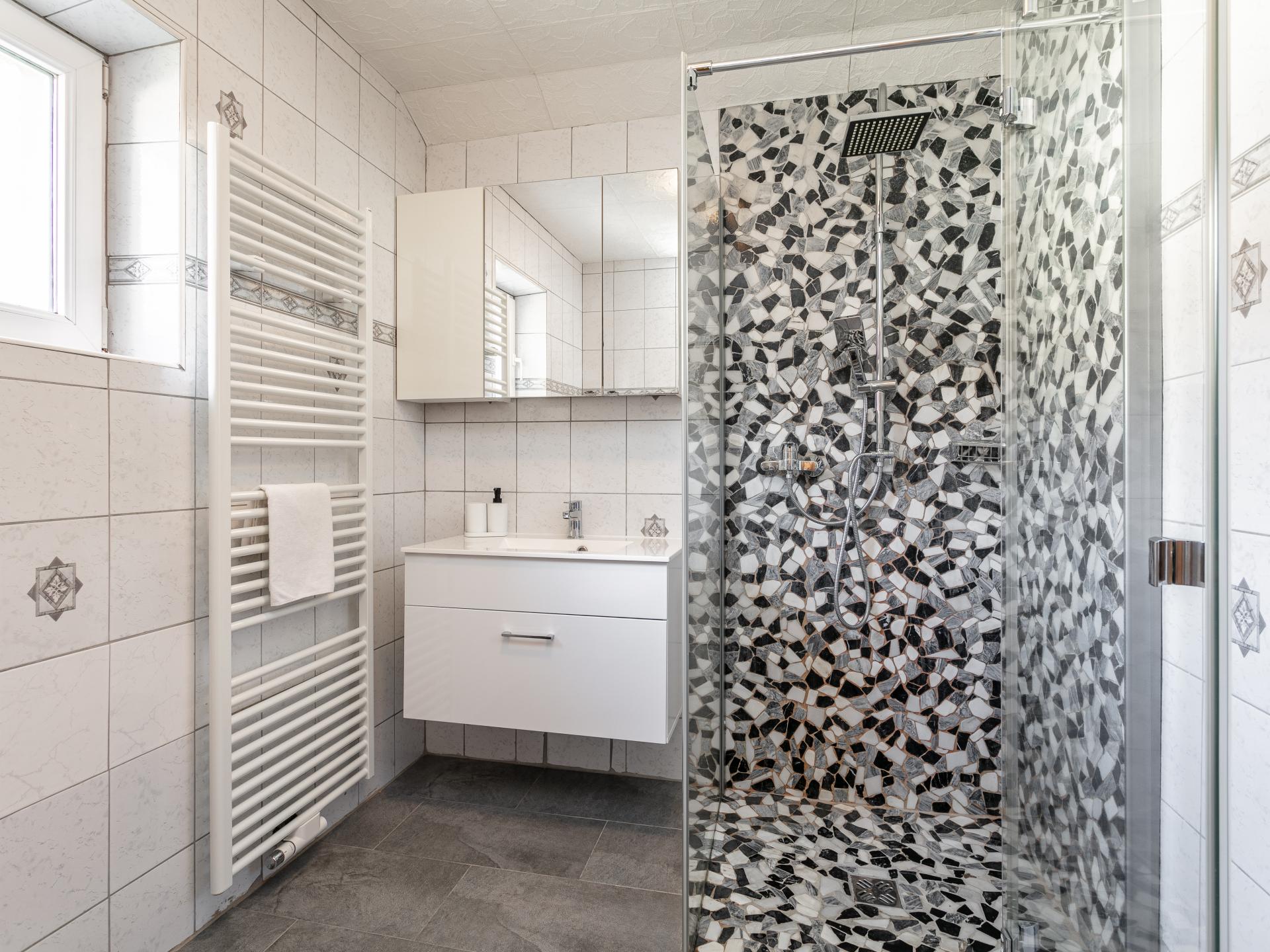 Ruim hondvriendelijk appartement met omheinde tuin in Radfeld - foto 23