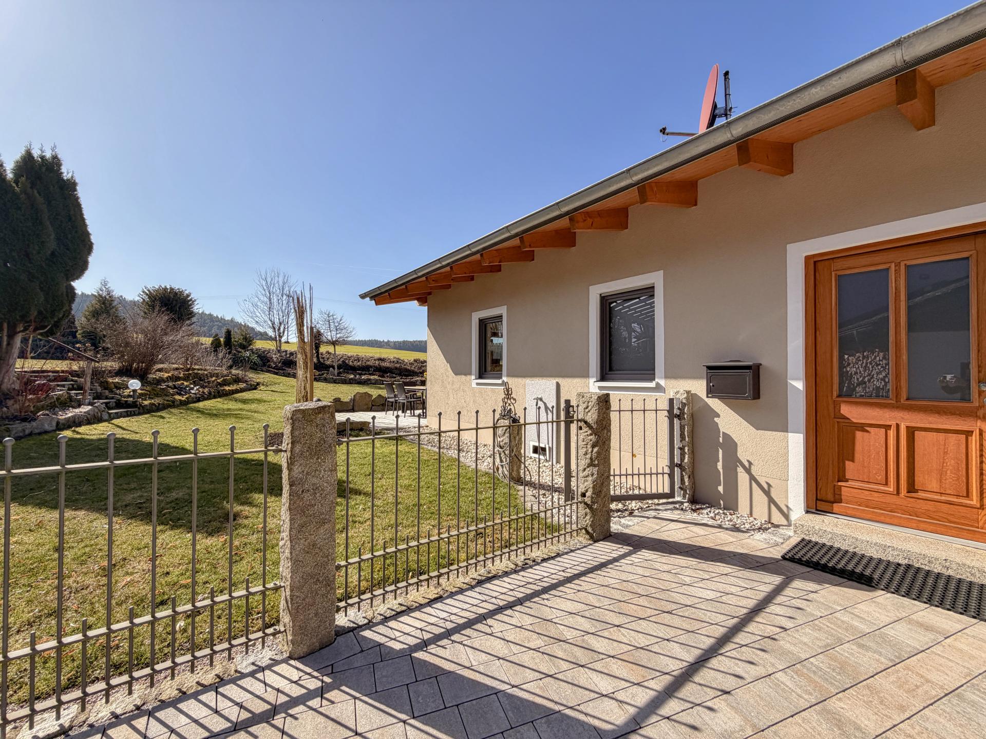 Modern vrijstaand vakantiehuis in Beieren met terras en tuin - foto 9