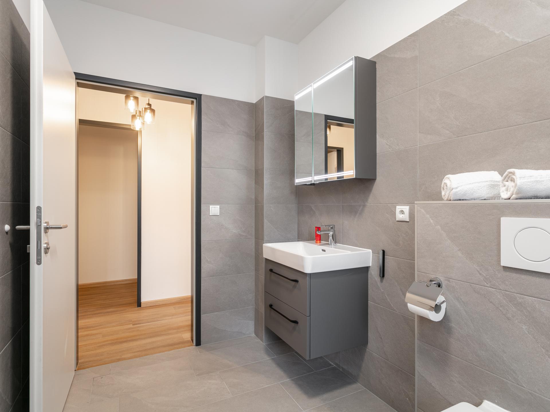 Stijlvol appartement in hartje Jenbach, op 900m van de skilift - foto 14