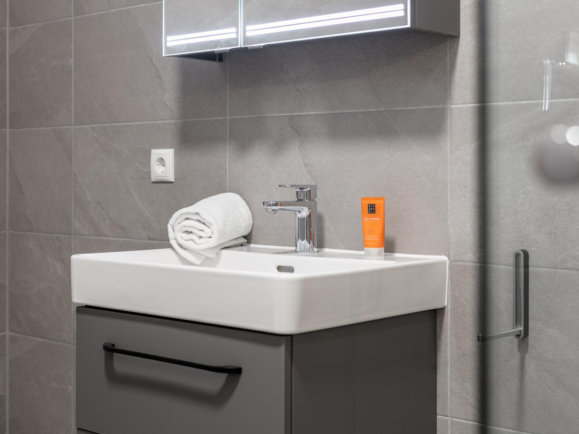 Stijlvol appartement in Jenbach, vlakbij centrum en op 900m van de skilift - foto 15