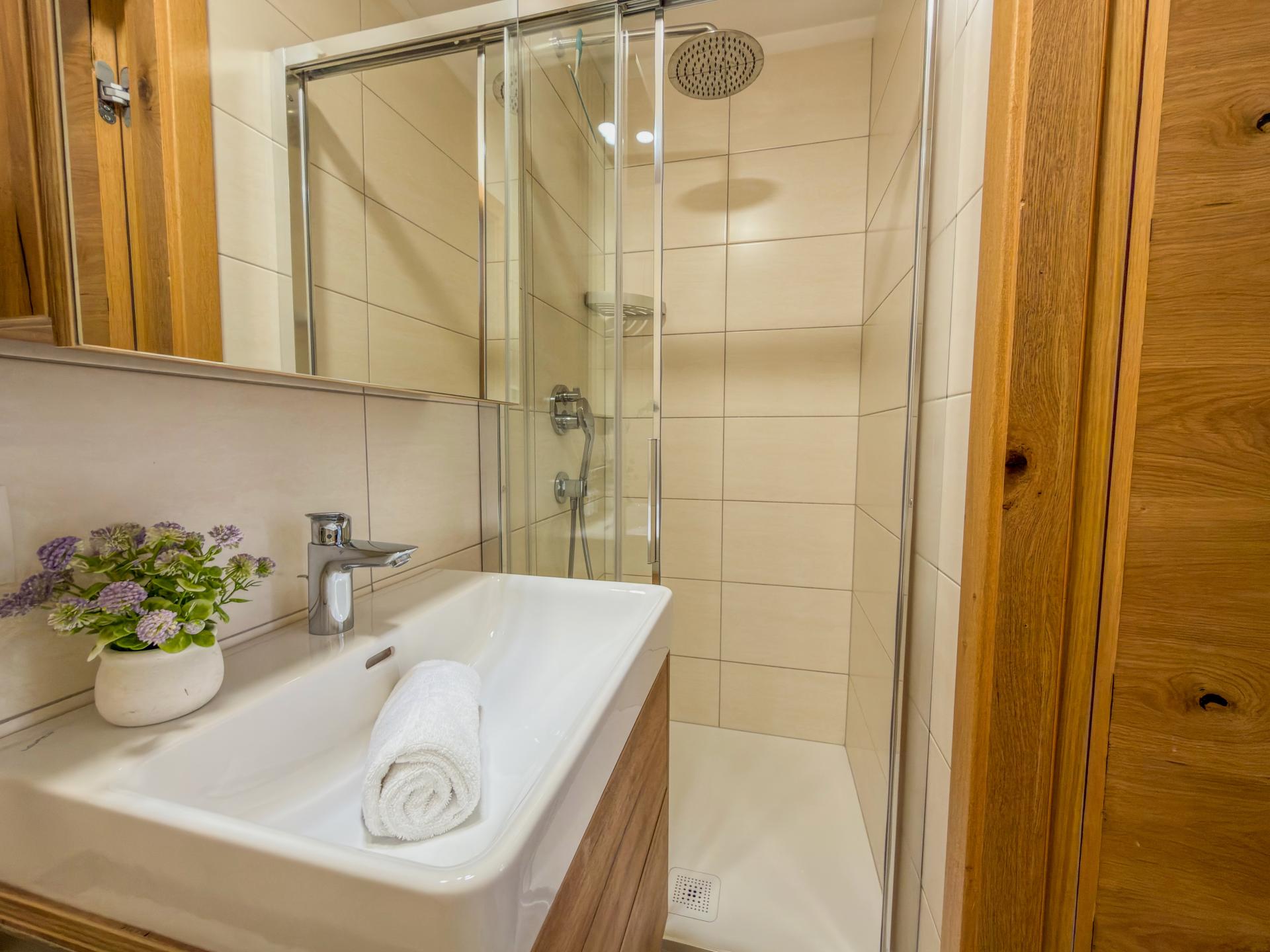 Luxe 14-persoons appartement met serre in Sankt Michael im Lungau - foto 32