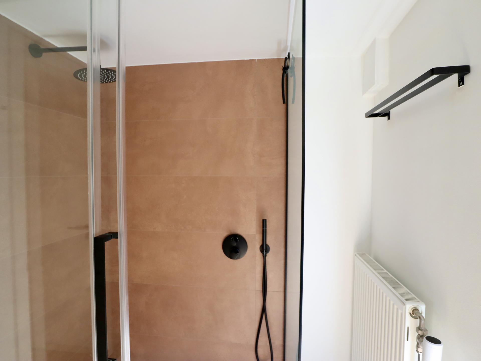 Centraal gelegen 6-persoons vakantiehuis in het centrum van Palenge - foto 16