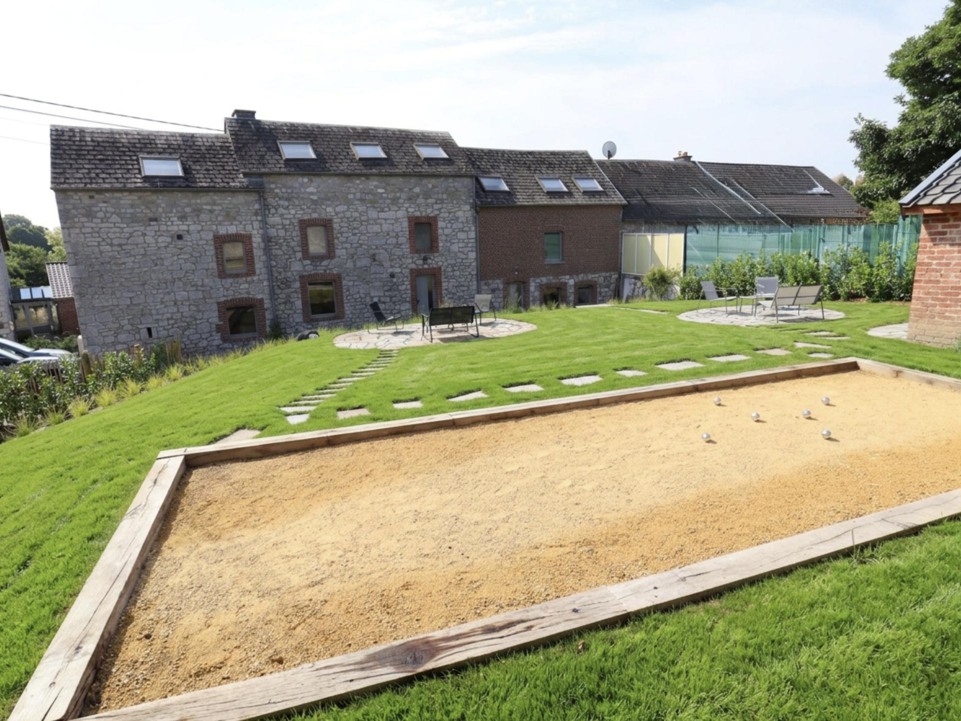 In het centrum: karakteristiek 16-persoons dorpshuis met petanque in Palenge - foto 6